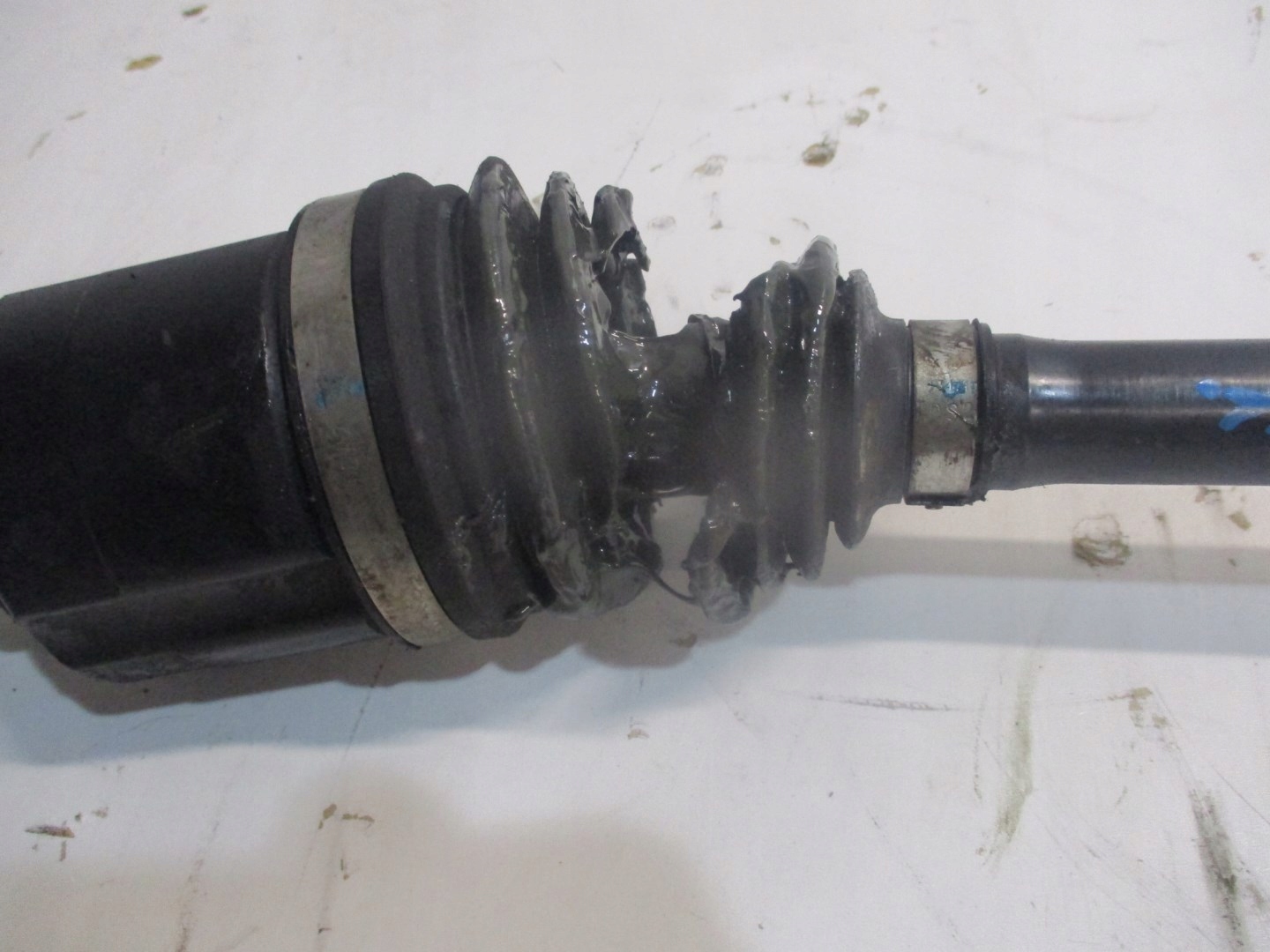 semi-axis HYUNDAI TUCSON II 1,6D left