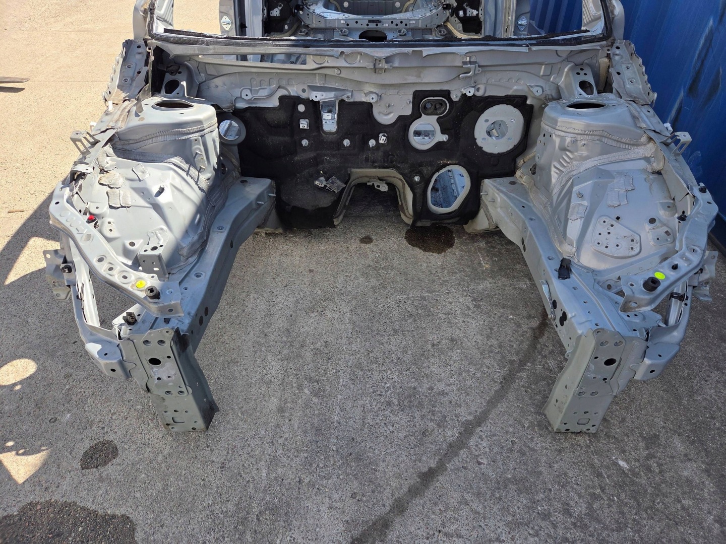 Toyota Corolla E21 Kombi front Podluznice