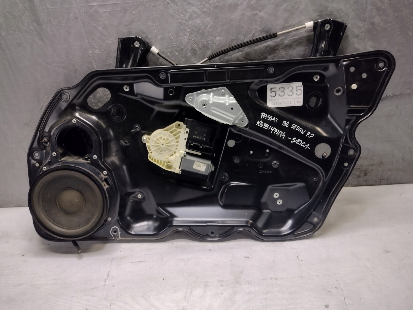 window regulator right front Volkswagen Passat B6 sedan 3C1837756F