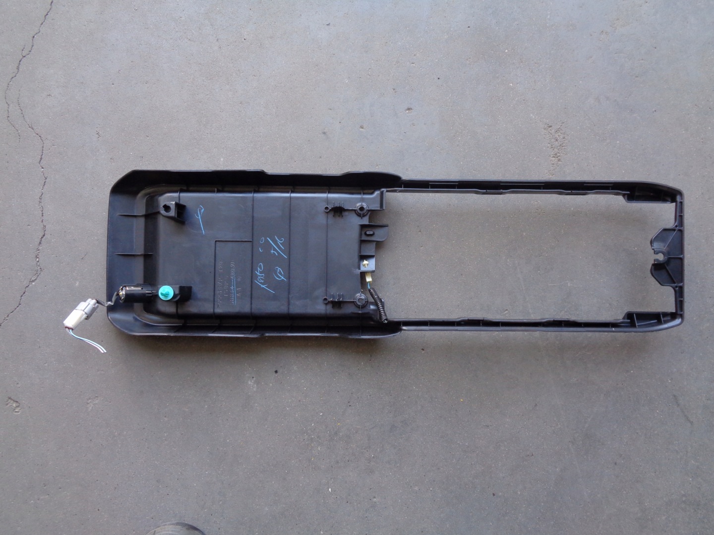 TUNEL 58834-48030 LEXUS RX II RX400 H RX300