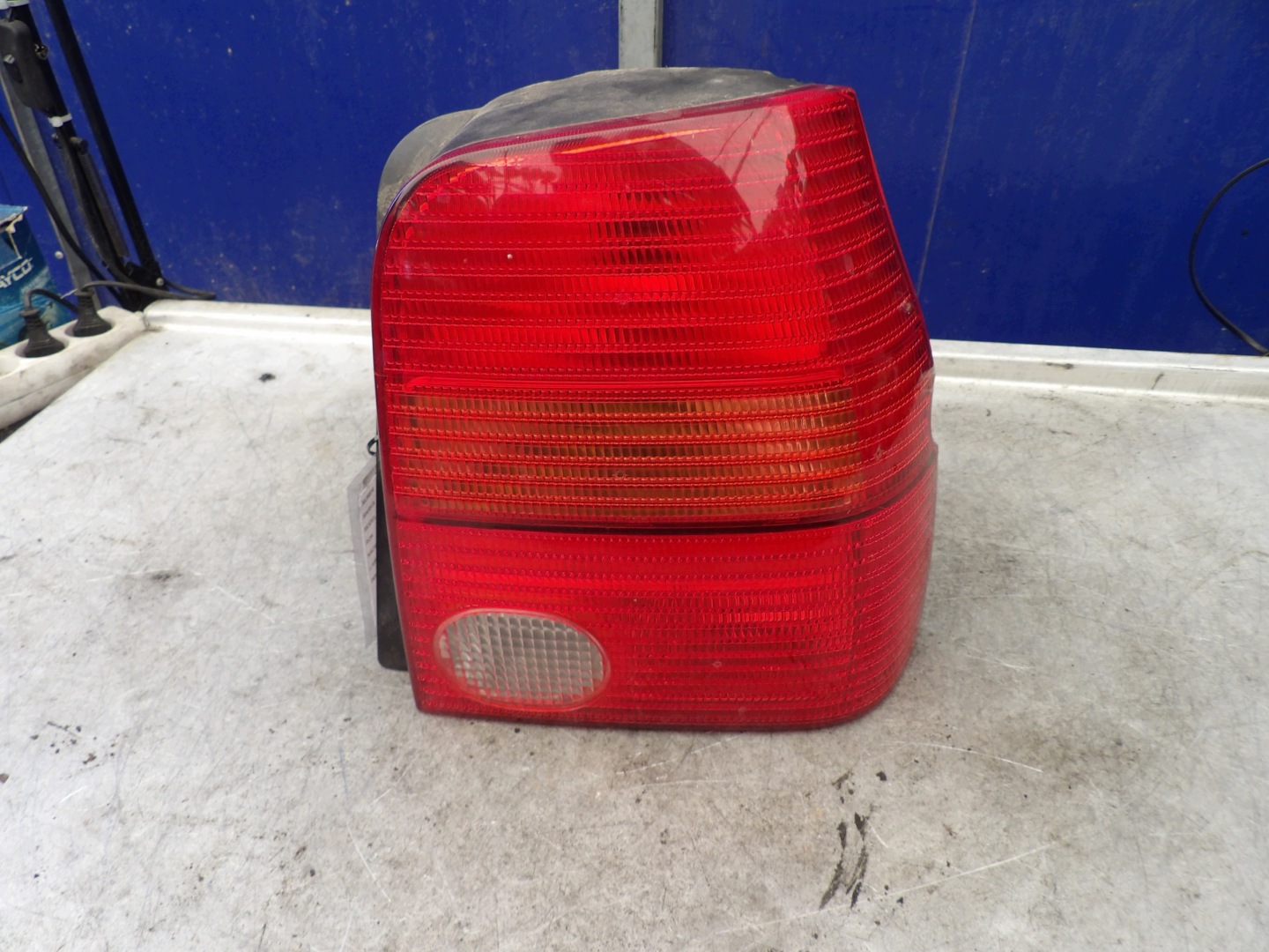 VW LIPO light rear part right