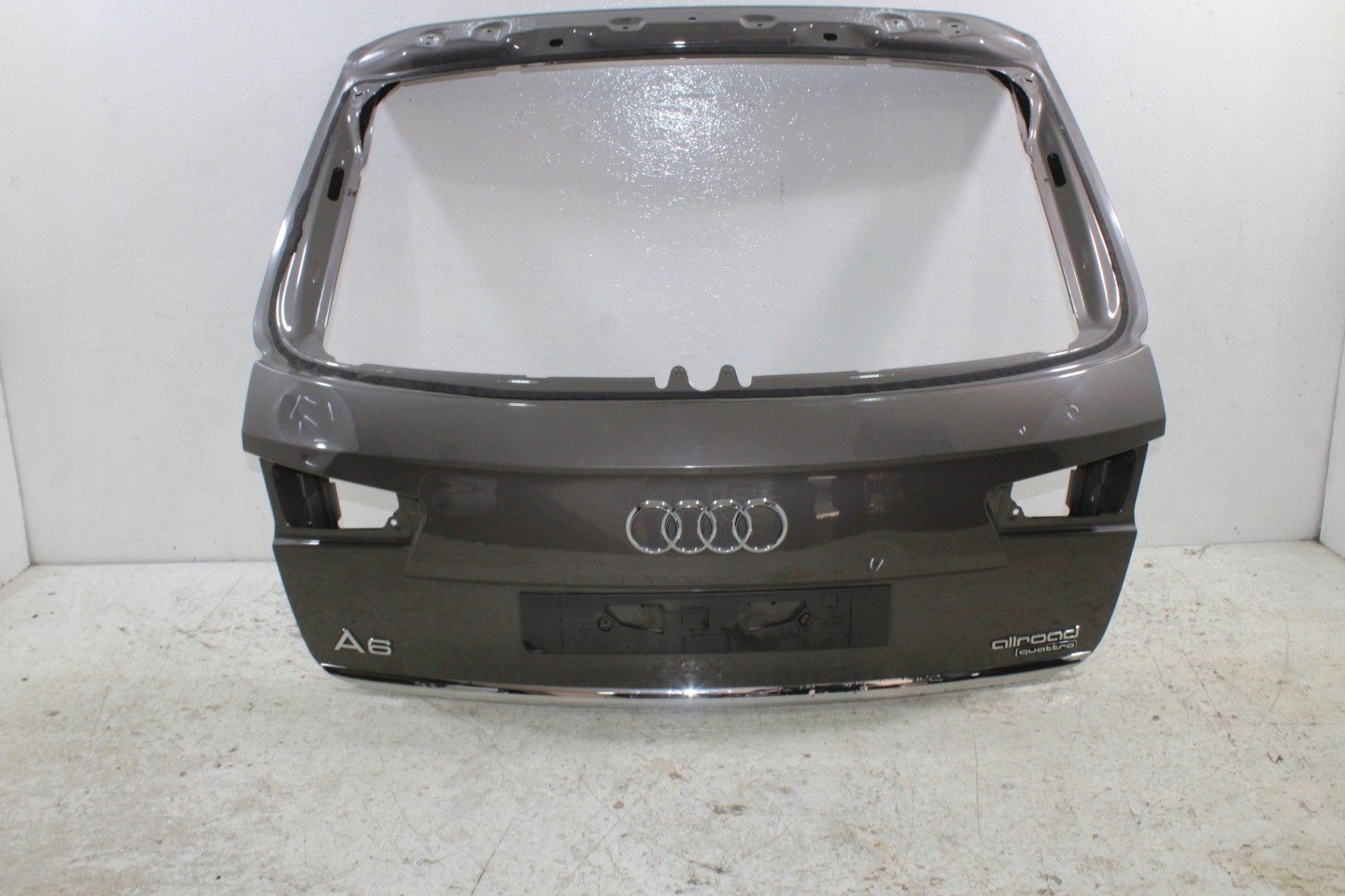 Audi A6 C7 Allroad trunk door boot rear part