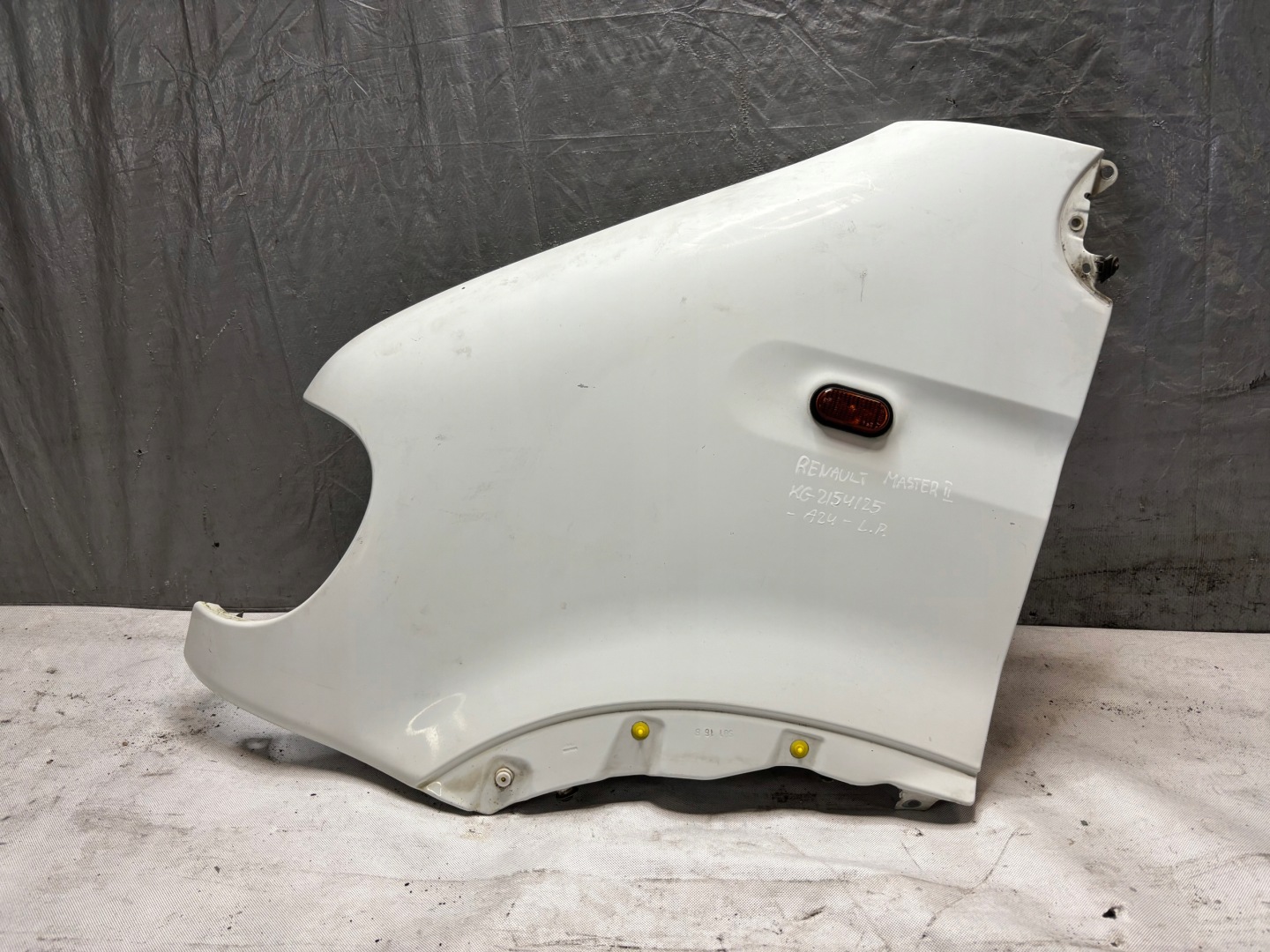fender left front Renault Master II 2 przedlift k: 0389