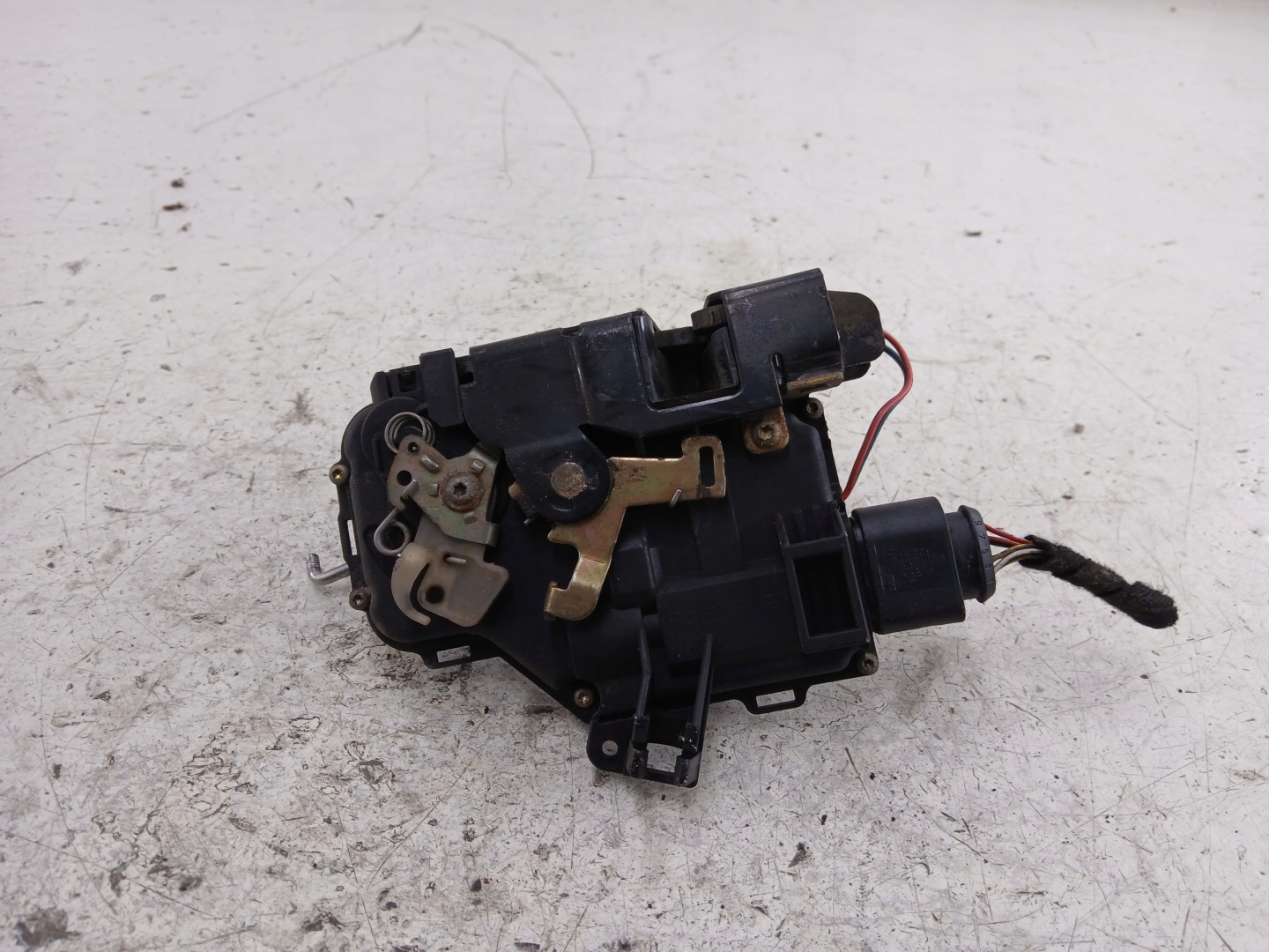 AUDI A6 C5 lock door right front 4B1837016B