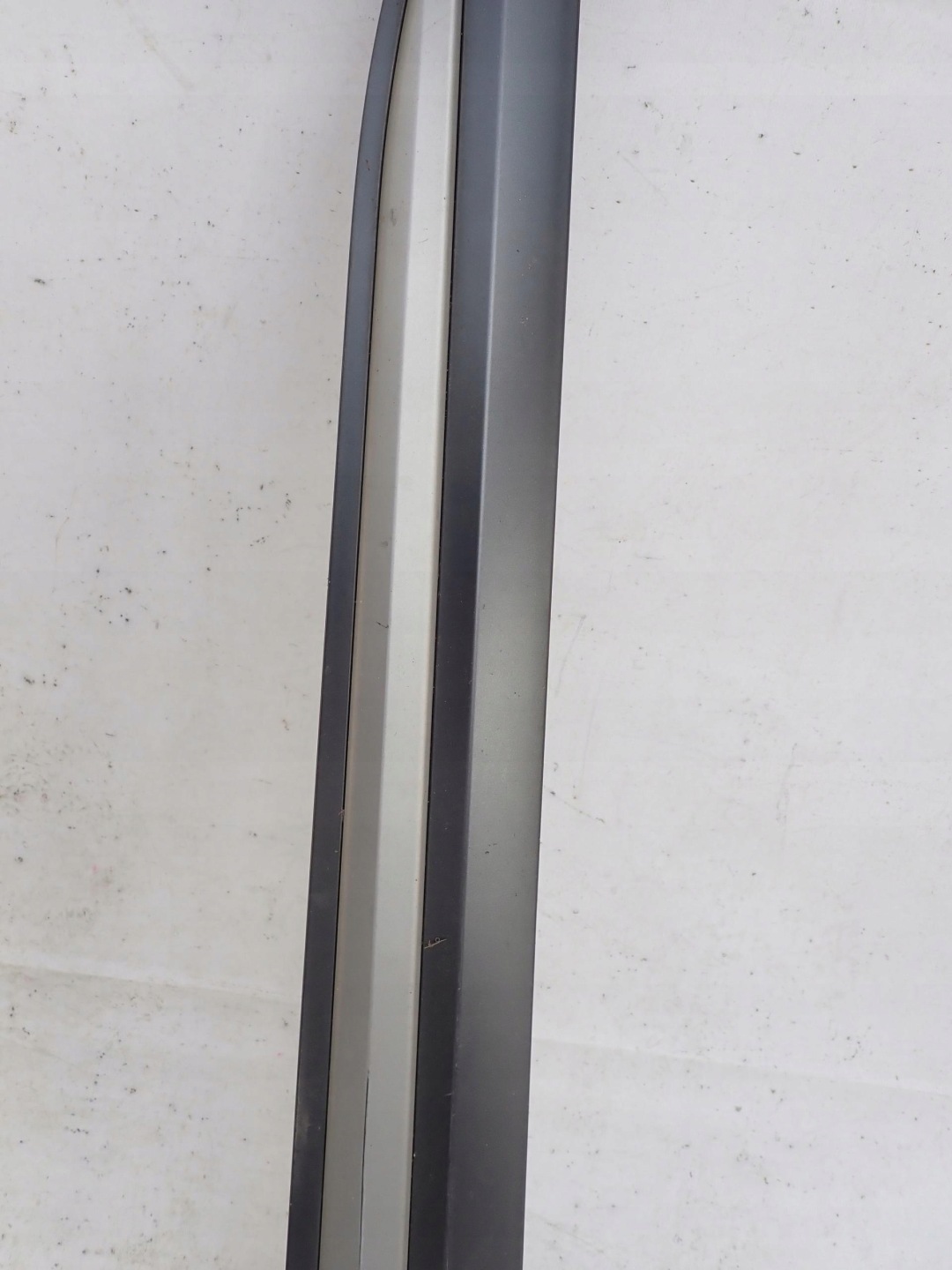 HYUNDAI KONA and 1 17-23 cap moulding door right front