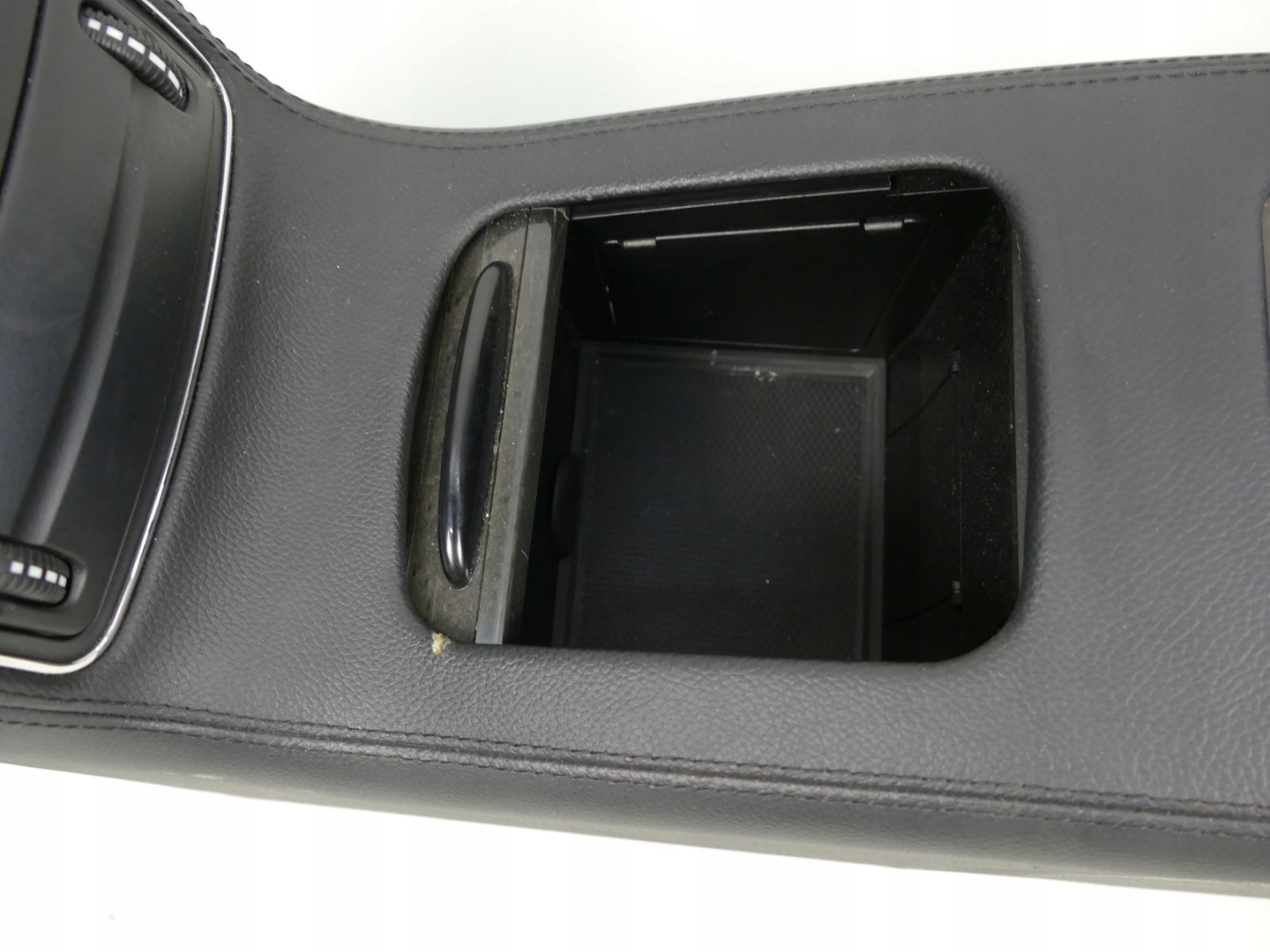 MERCEDES CLS W219 mitteltunnel mitte heck hinten A2198600030