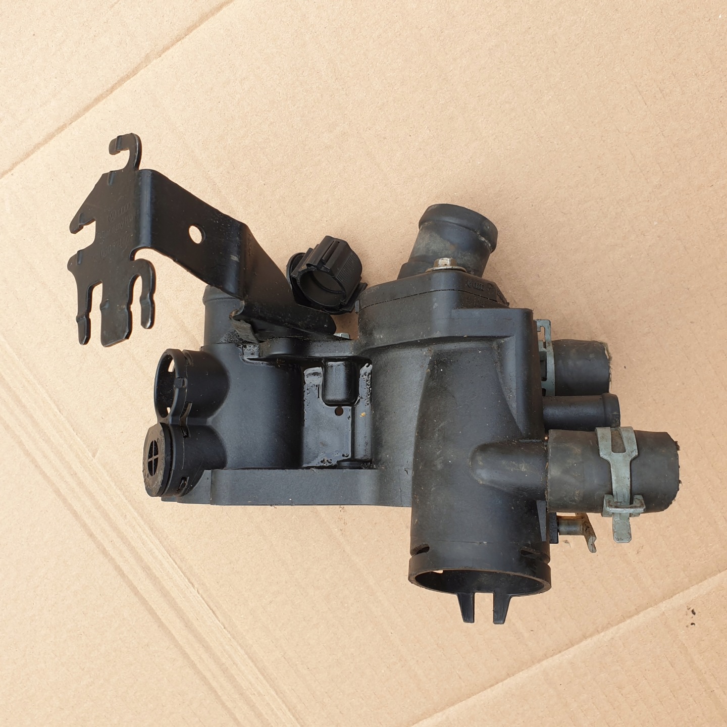 obal termostat VW GOLF AUDI SEAT SKODA OE