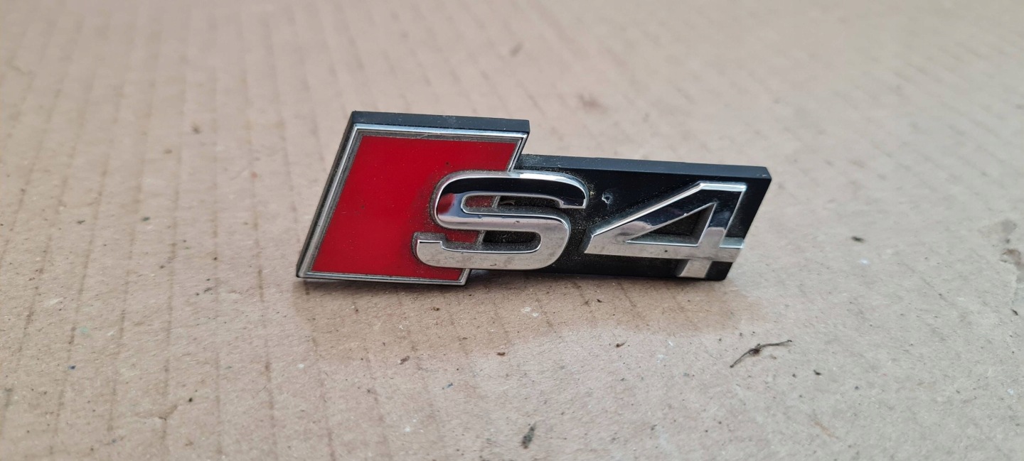 S4 B9 8W LIFT EMBLEMAT logo GRILA grille front 8W0853736F