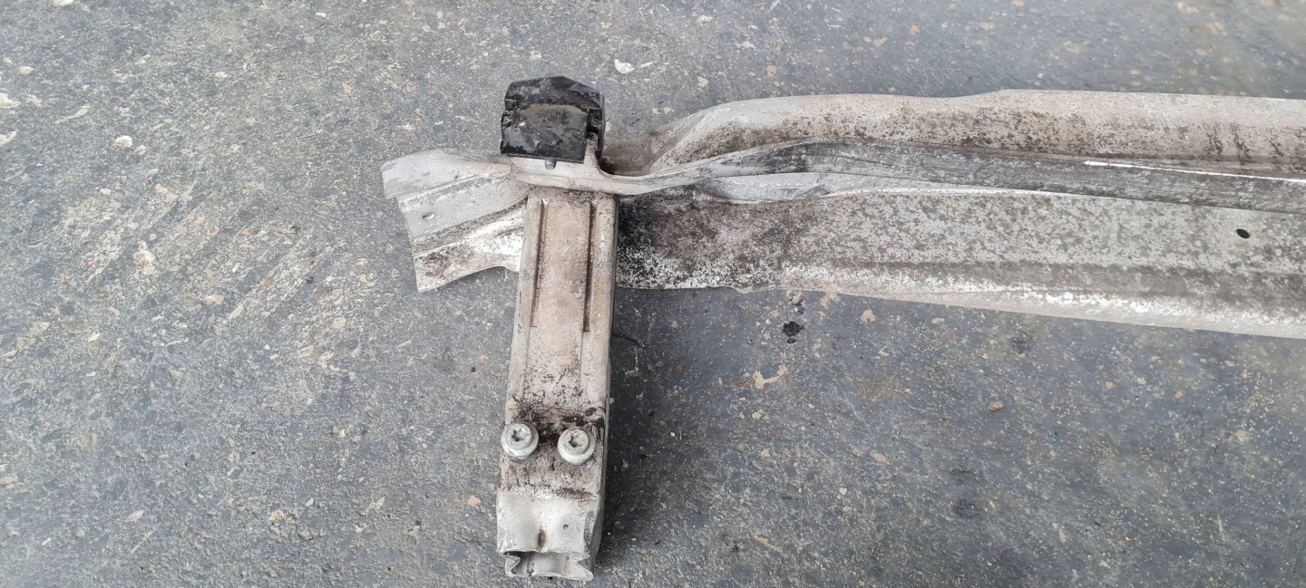 A6 C6 LIFT sider pillar of a bumper front 4F0807111E