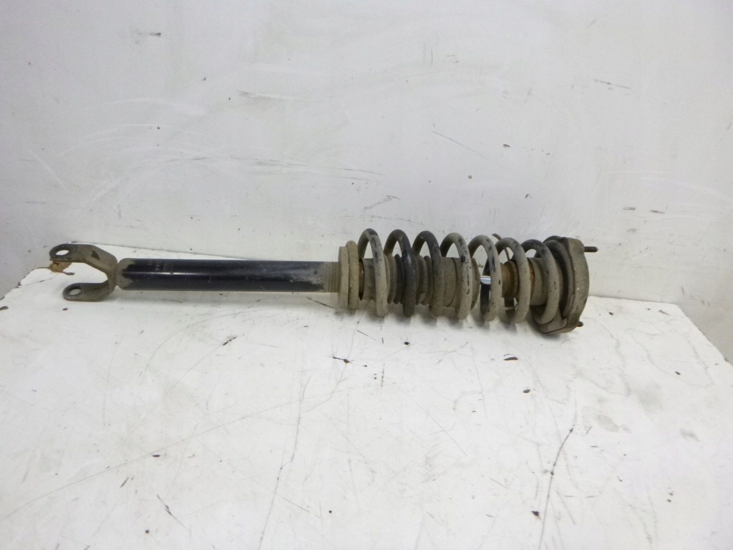 shock absorber front left Mercedes W211 2005r.