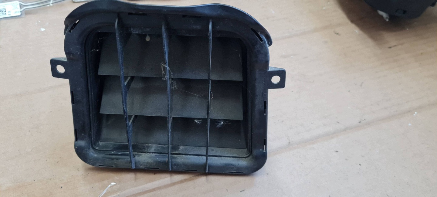A7 4G S7 grid WENTYLACYJNA boot right rear part 4G8819302