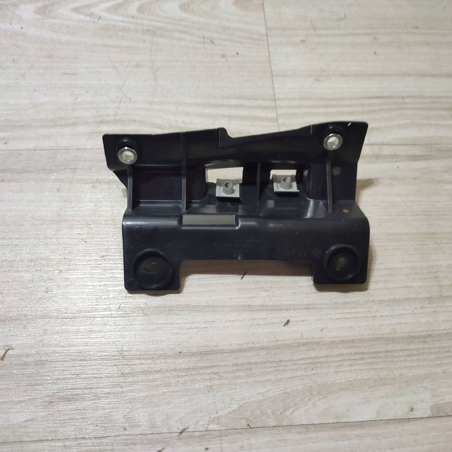 holder front side left Jaguar F-Pace HK8324117AA