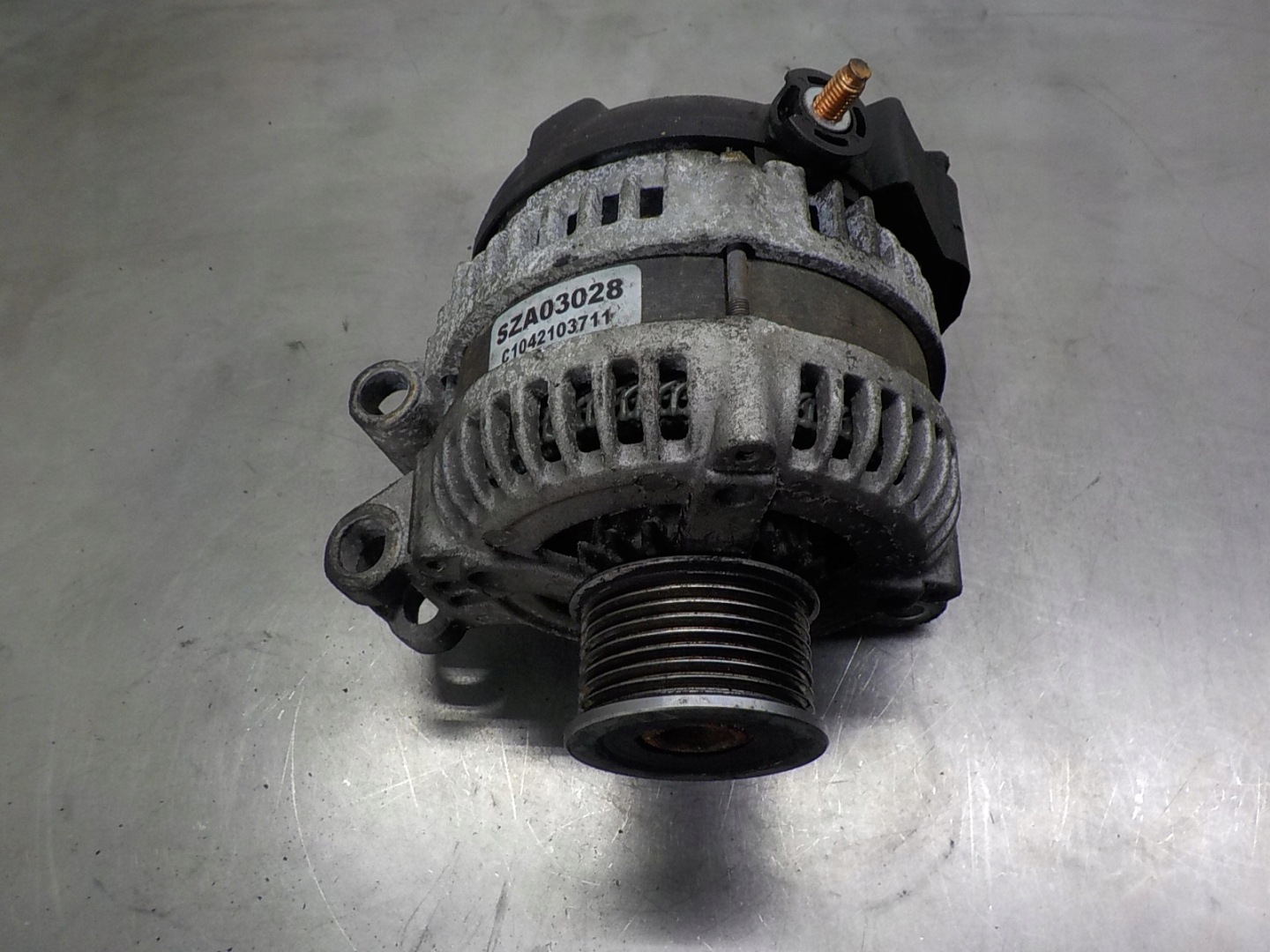 LAND ROVER DISCOVERY III 2.7 TD ALTERNATOR 1042103711