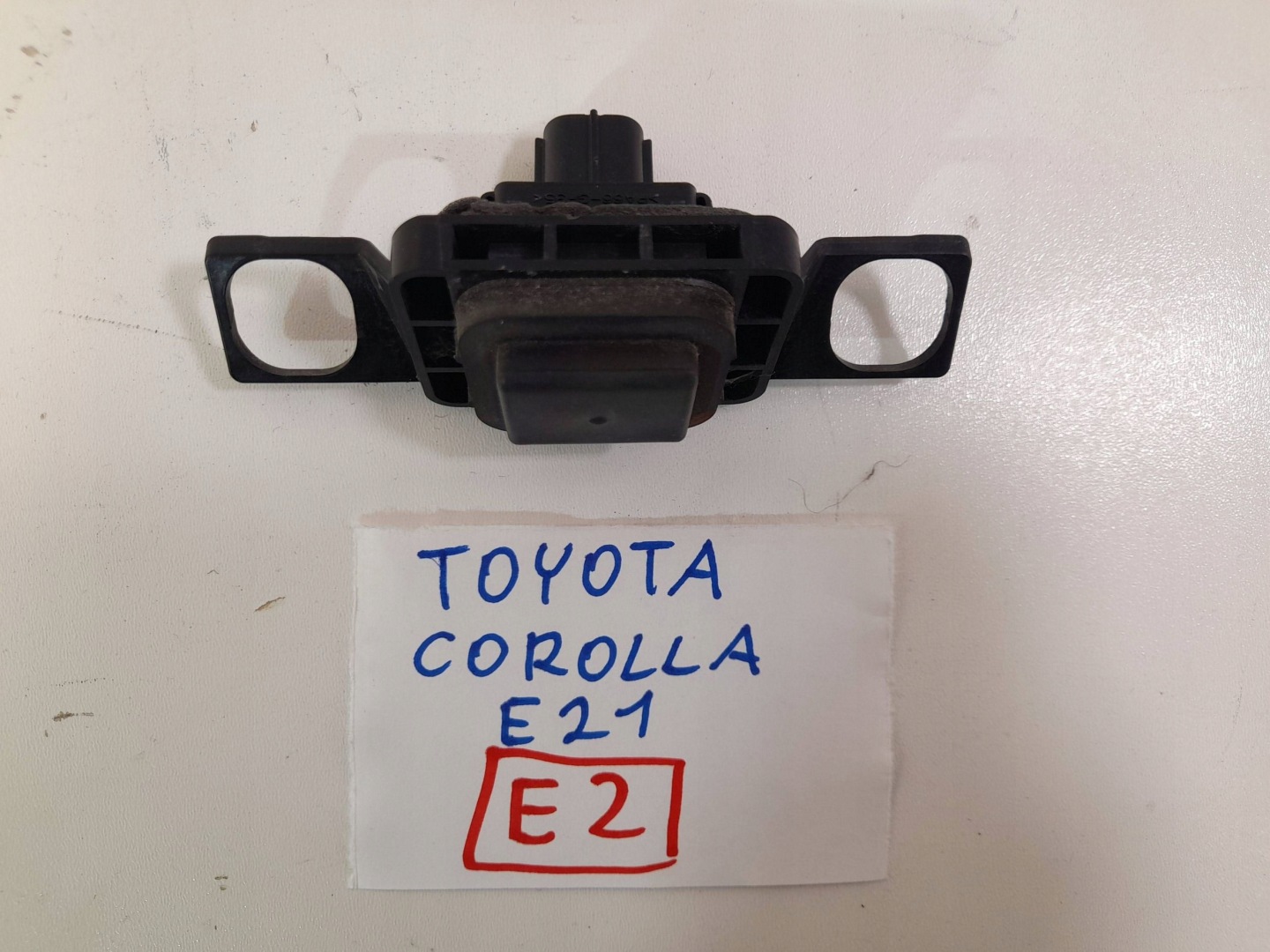 Toyota Corolla E21 Berline Mikrostyk Bouton pour l’ouverture du capot (E2)