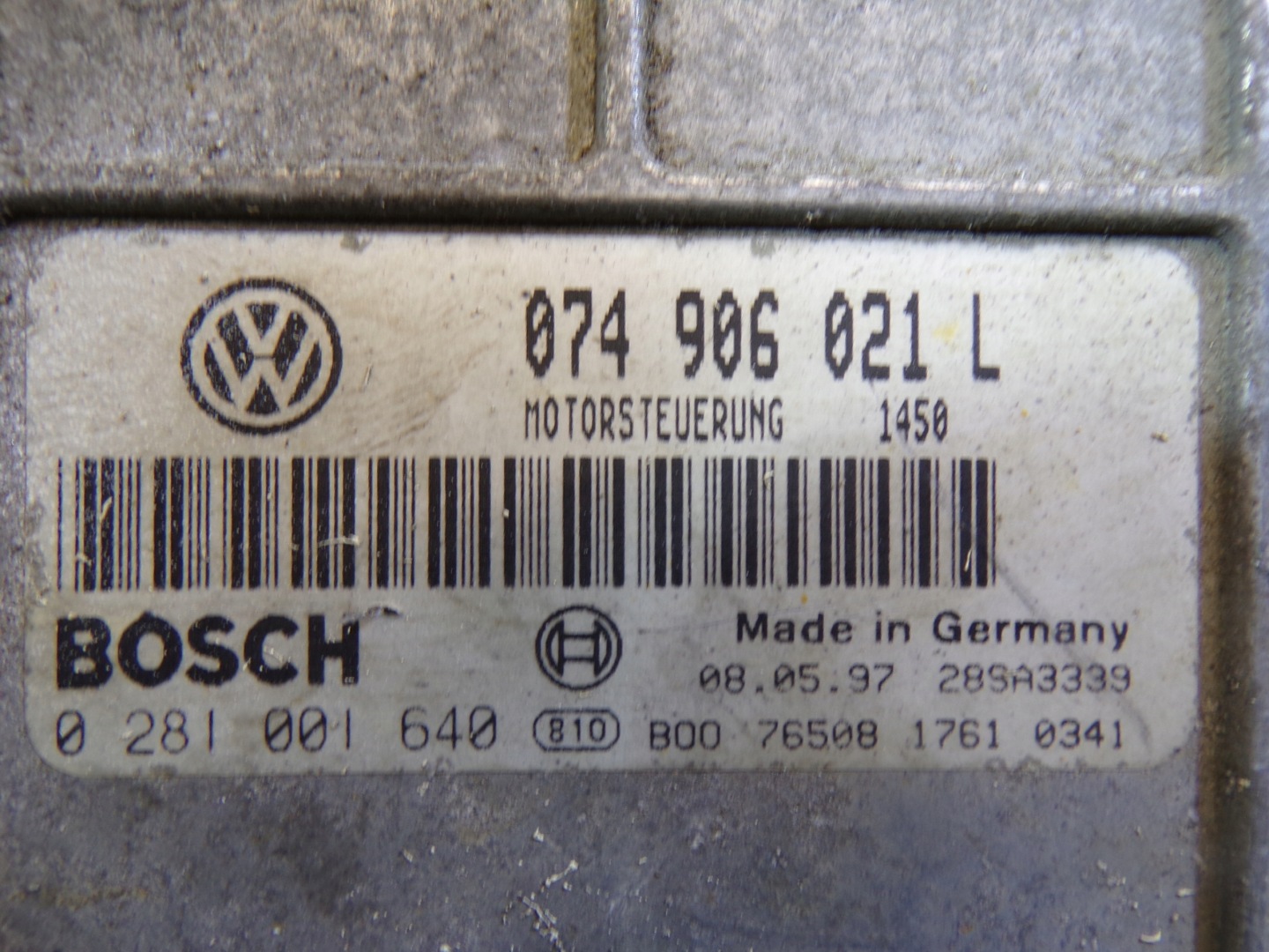 computer control unit of the engine VOLKSWAGEN TRANSPORTER T4 2.5 TDI 074906021L