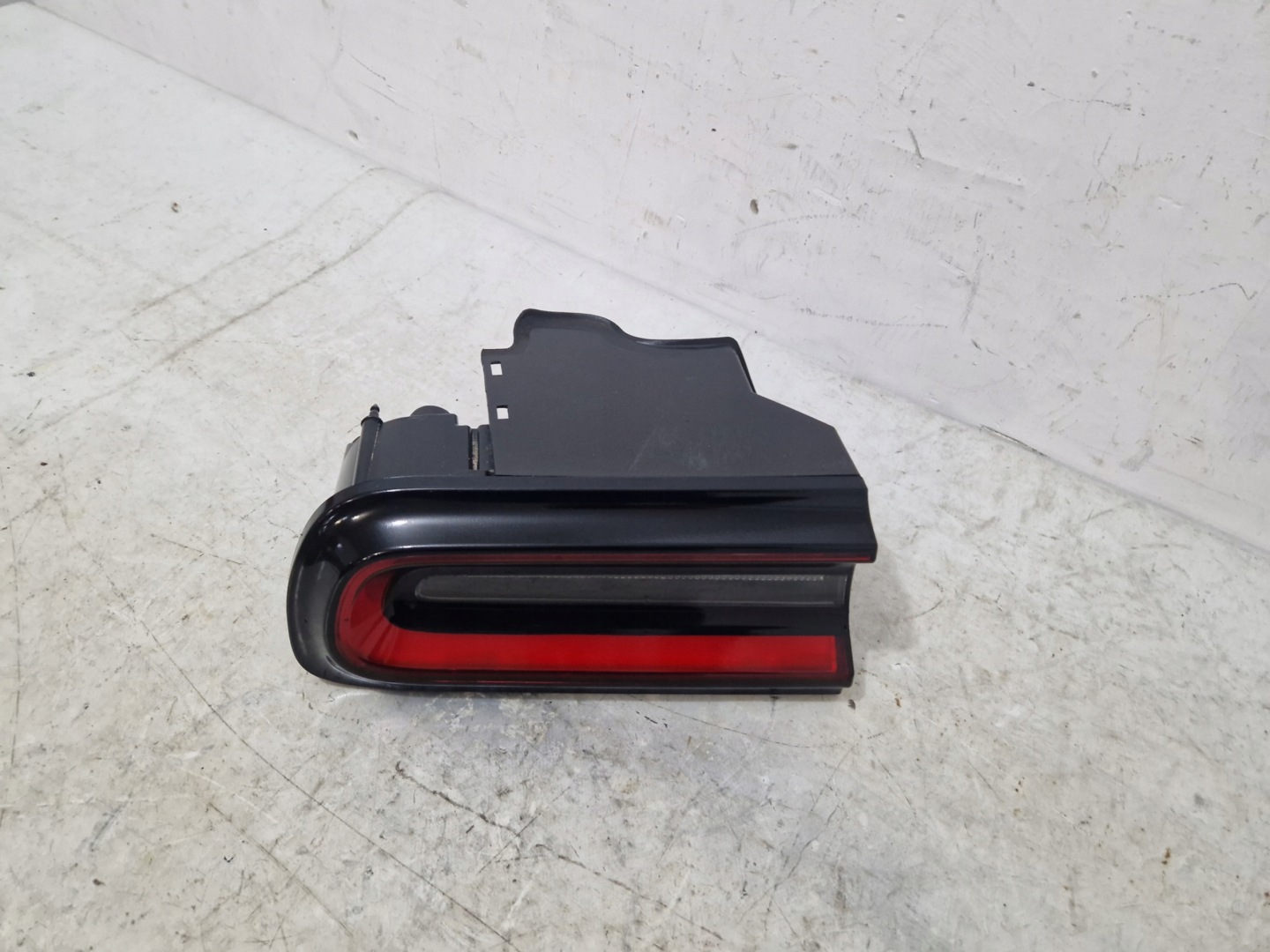 DODGE CHALLENGER 2019- light left rear part rear 68403955AB