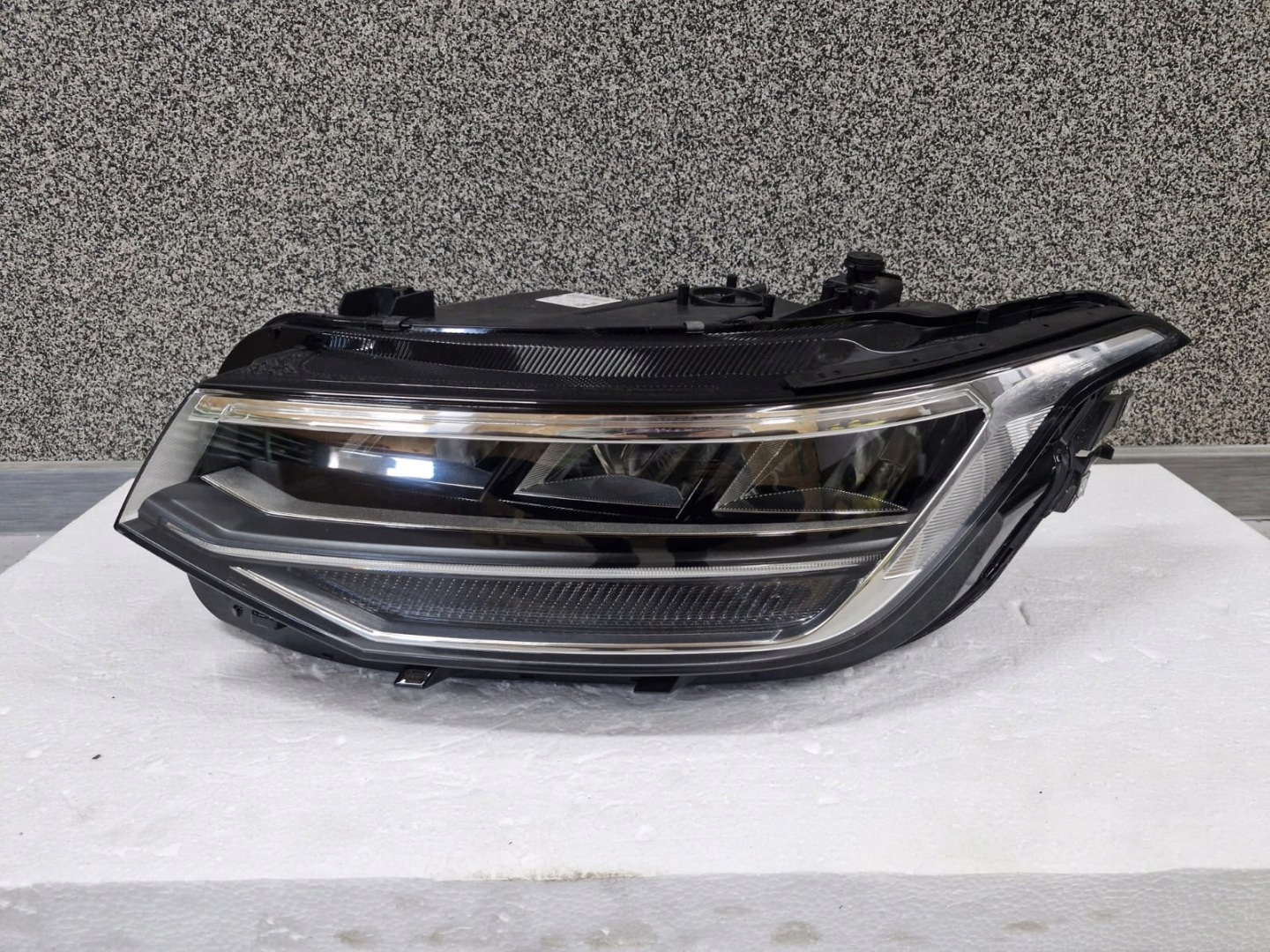 light left VW Tiguan II LIFT Full Led 5NB 2022