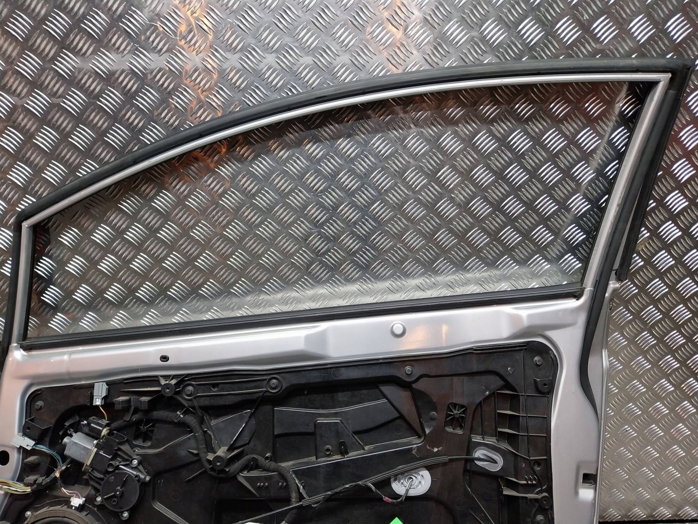 door right FORD FIESTA MK7 3D 07