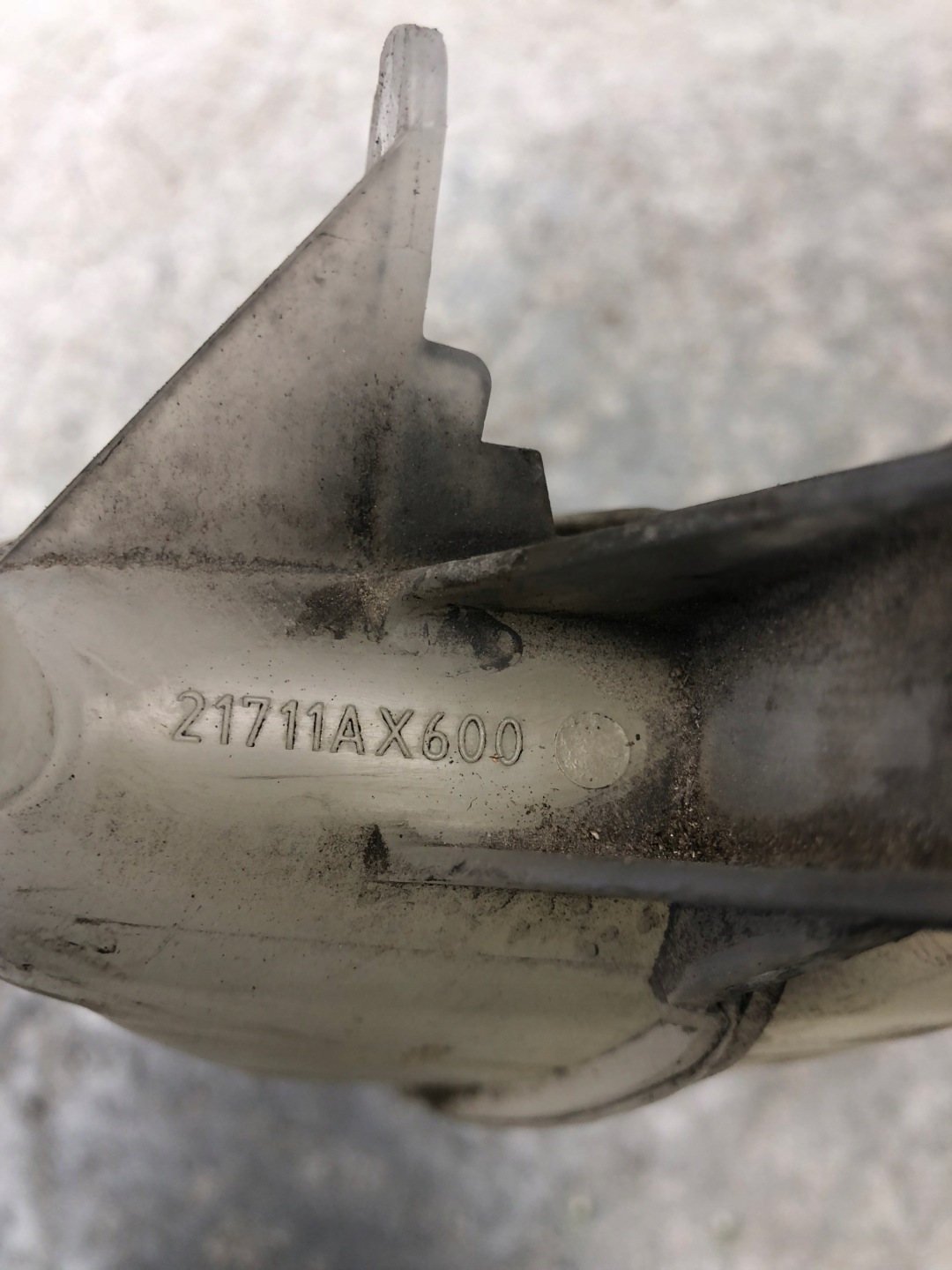 Réservoir eau NISSAN NOTE E11 21711AX600