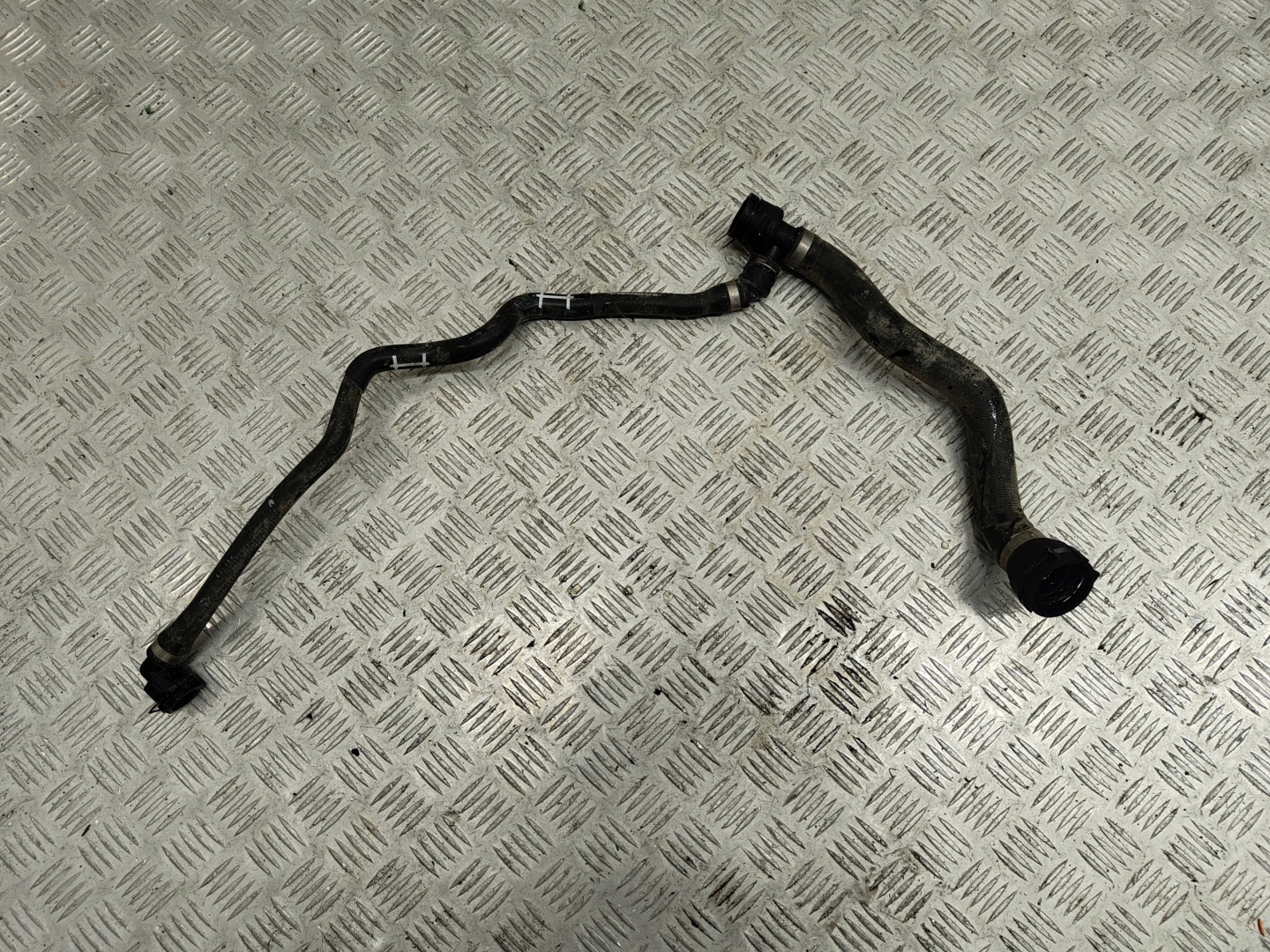 BMW IX I20 crijevo prijenos vode 8475126 8475127