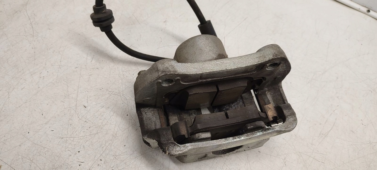 caliper front front right left Chevrolet Malibu 2,5 automat