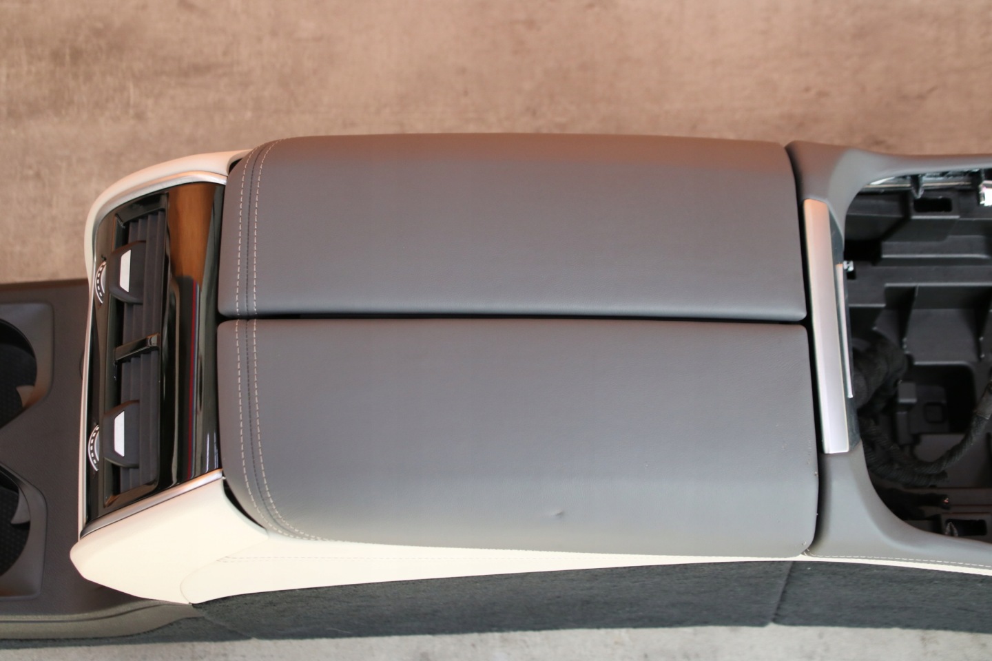 BMW X7 G07 TUNEL central console armrest ELFENBEINWEISS ATLAS GREY
