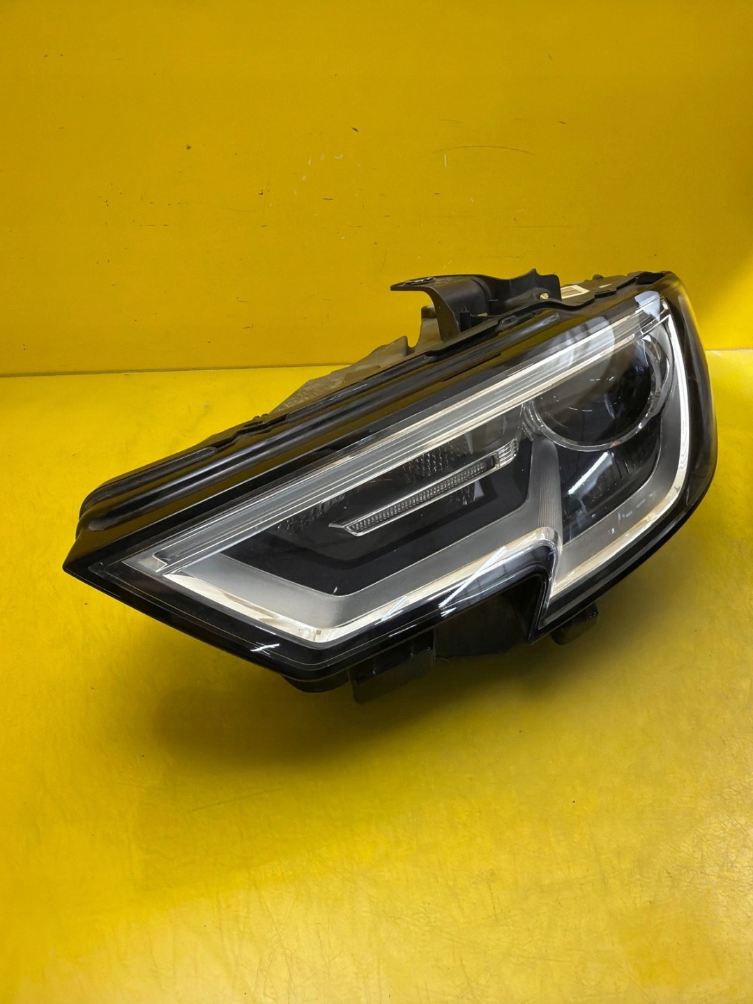 light left front Audi A3 8V Lift Xenon 8V0941005E