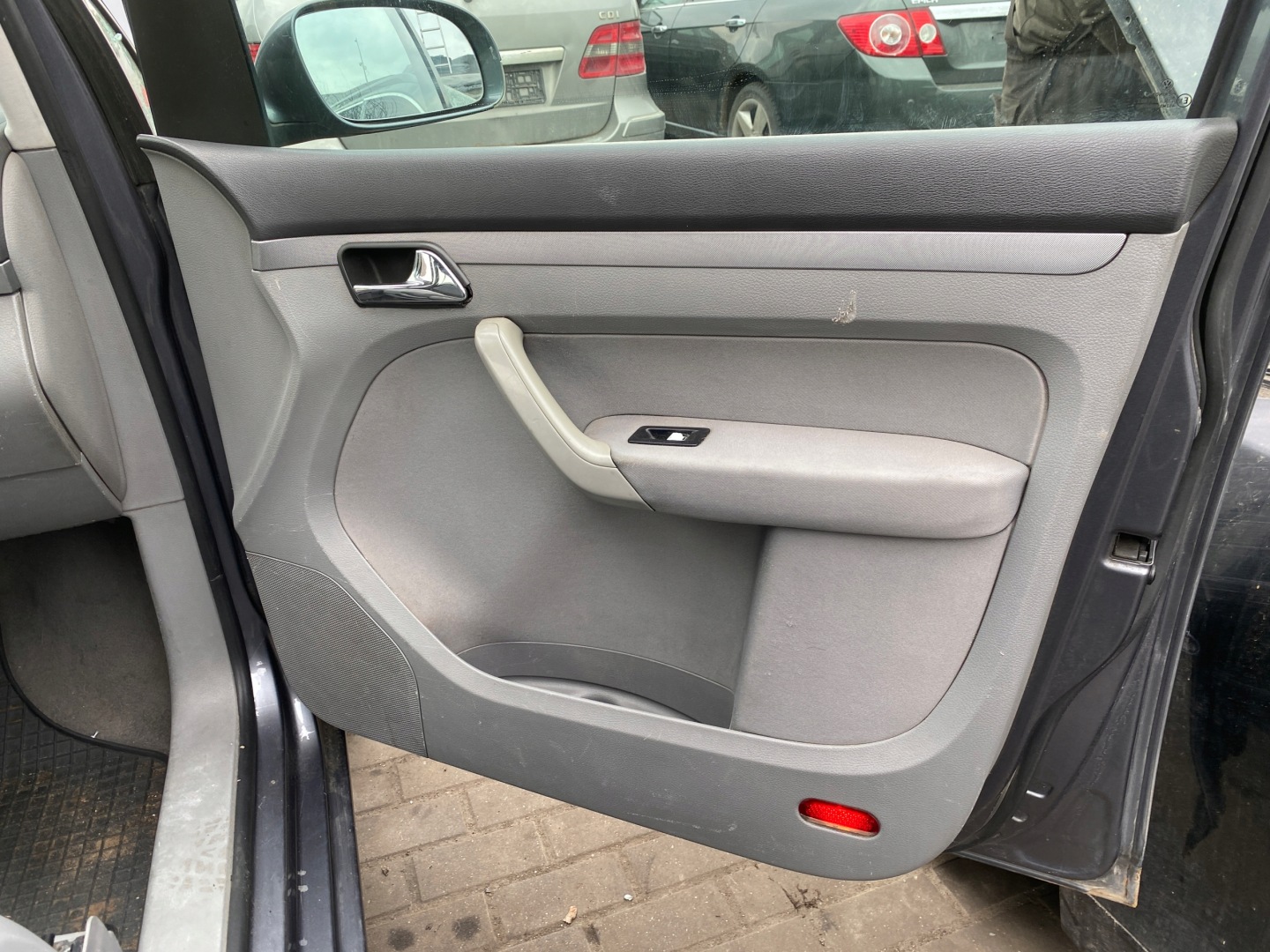 VW Touran 1 l 03-05 upholstery right side side right