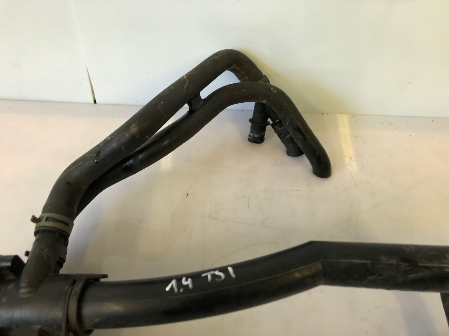 VW GOLF V 1.4 TSI cijev crijevo vode 03C121065B