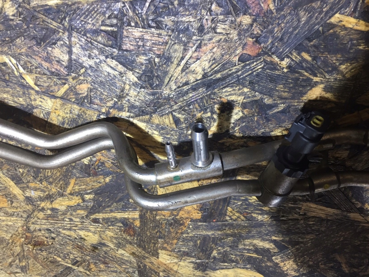 AUDI A4 B8 2.0 TDI fuel hoses 03L201360E
