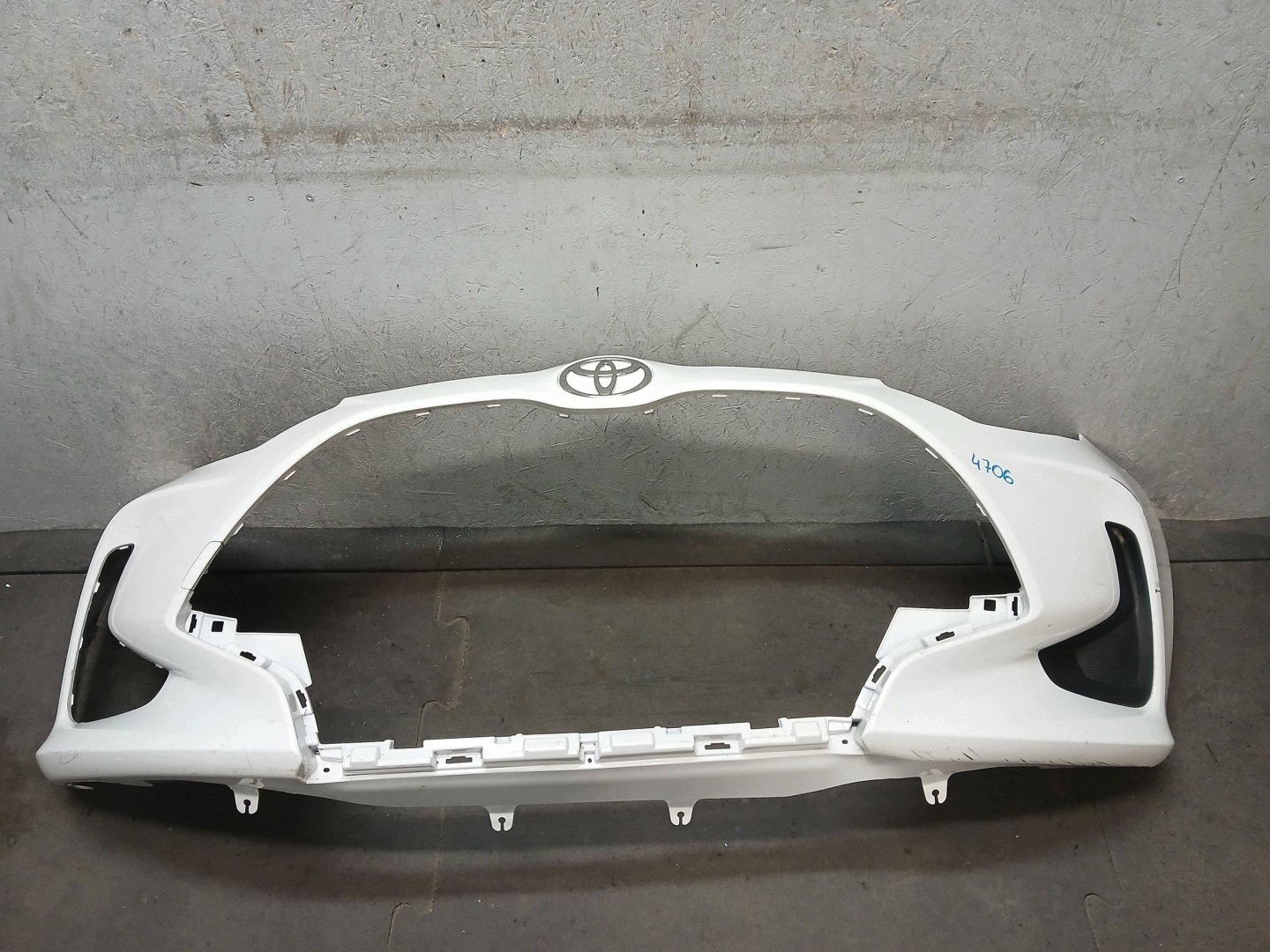 bumper front TOYOTA YARIS IV 4 20