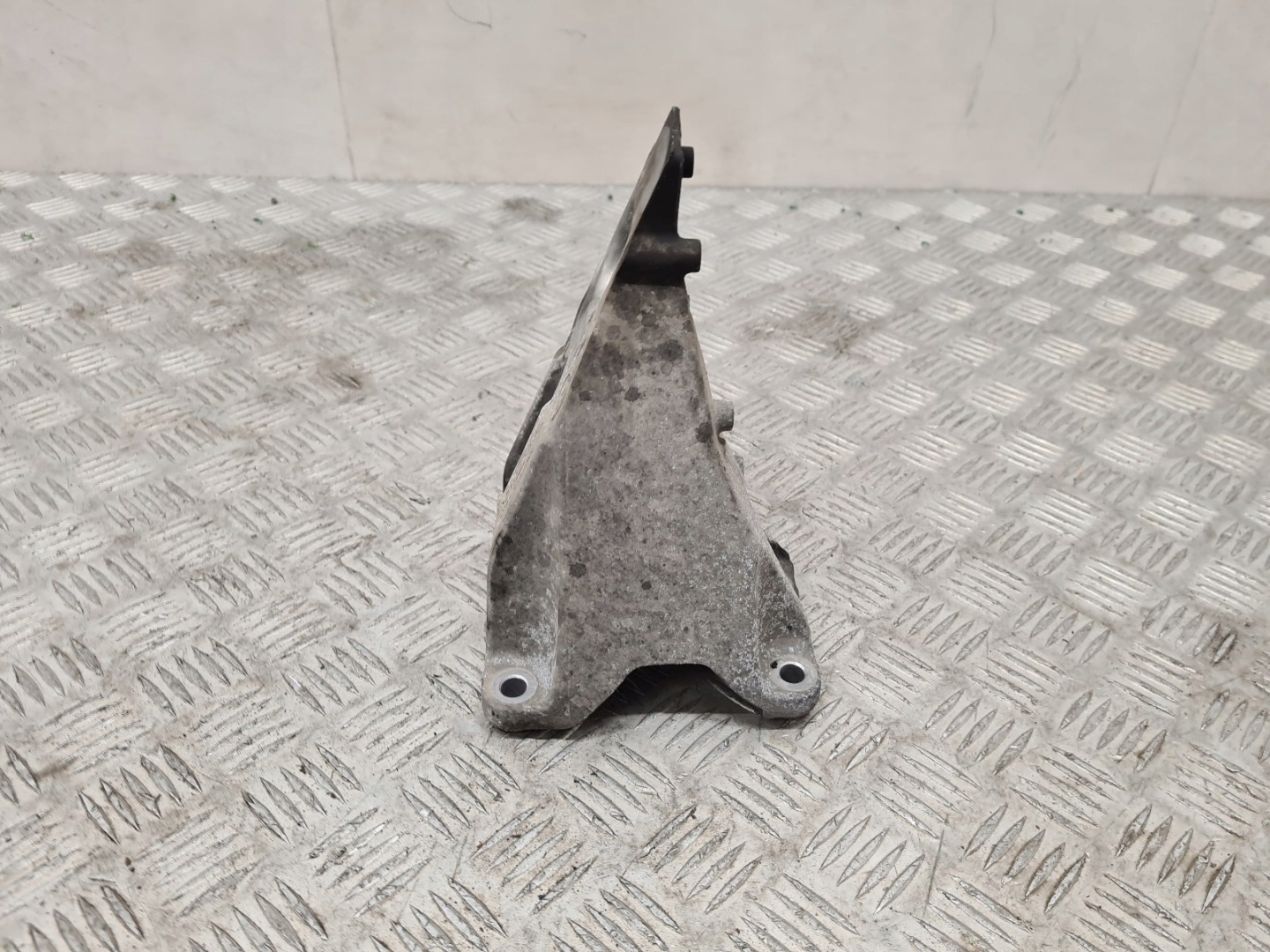 BMW X5 F15 HOLDER ENGINE MOUNT 6850750