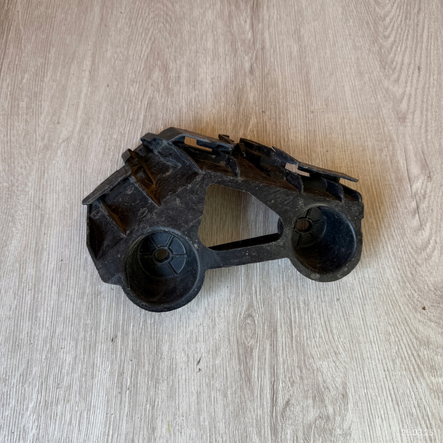 bumper bracket rear left SKODA KAMIQ 658807393A