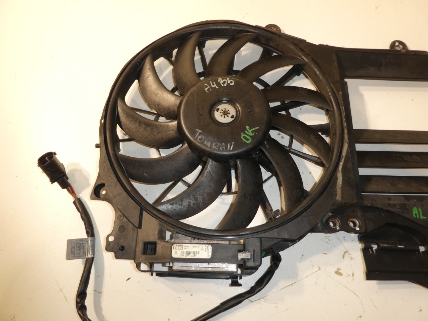 ventilátor chladiče AUDI A4 B6 8E0121205Q