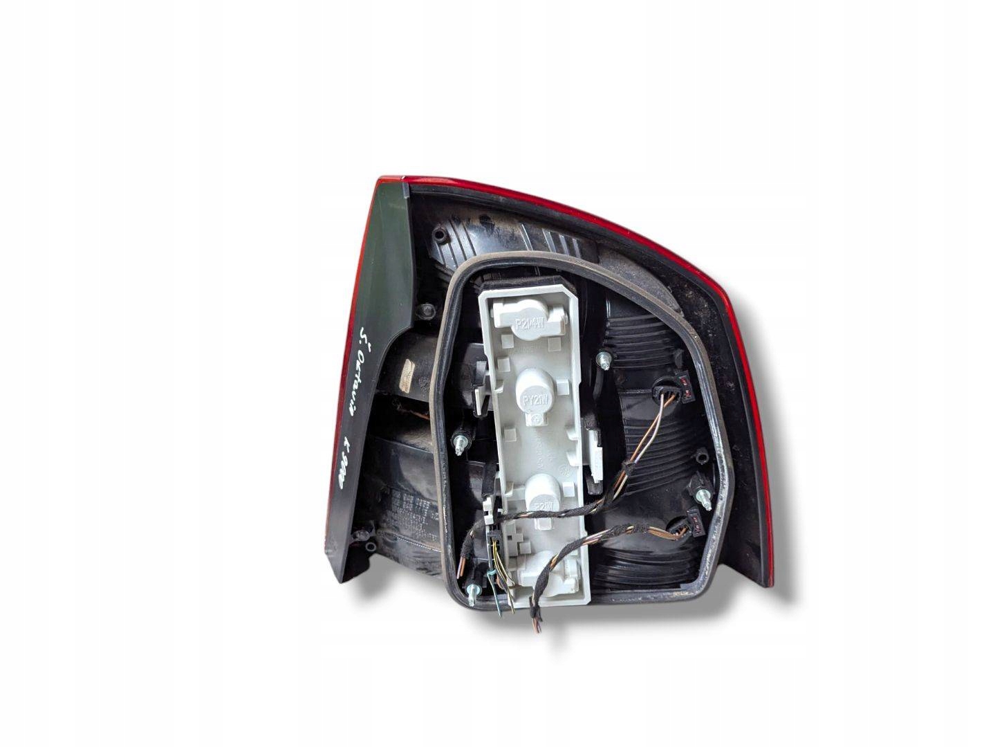 light rear left side Skoda Octavia 2 facelift 1Z 2011 1Z5945095B