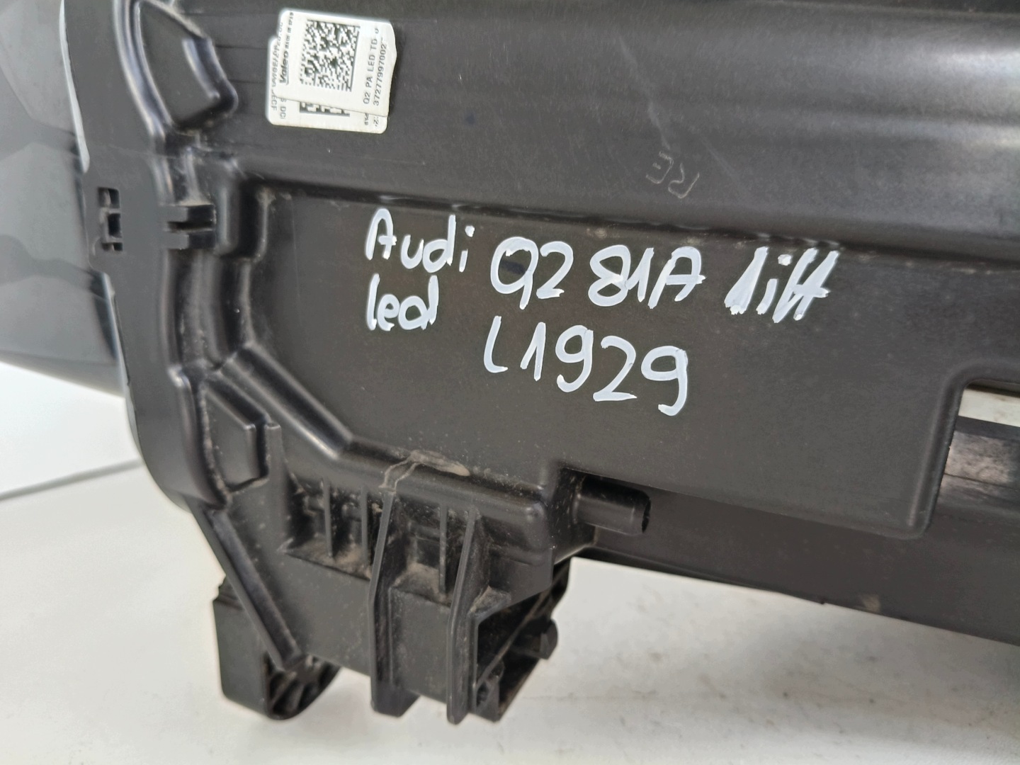 light right REFLEKTOR AUDI Q2 81A LIFT FULL LED
