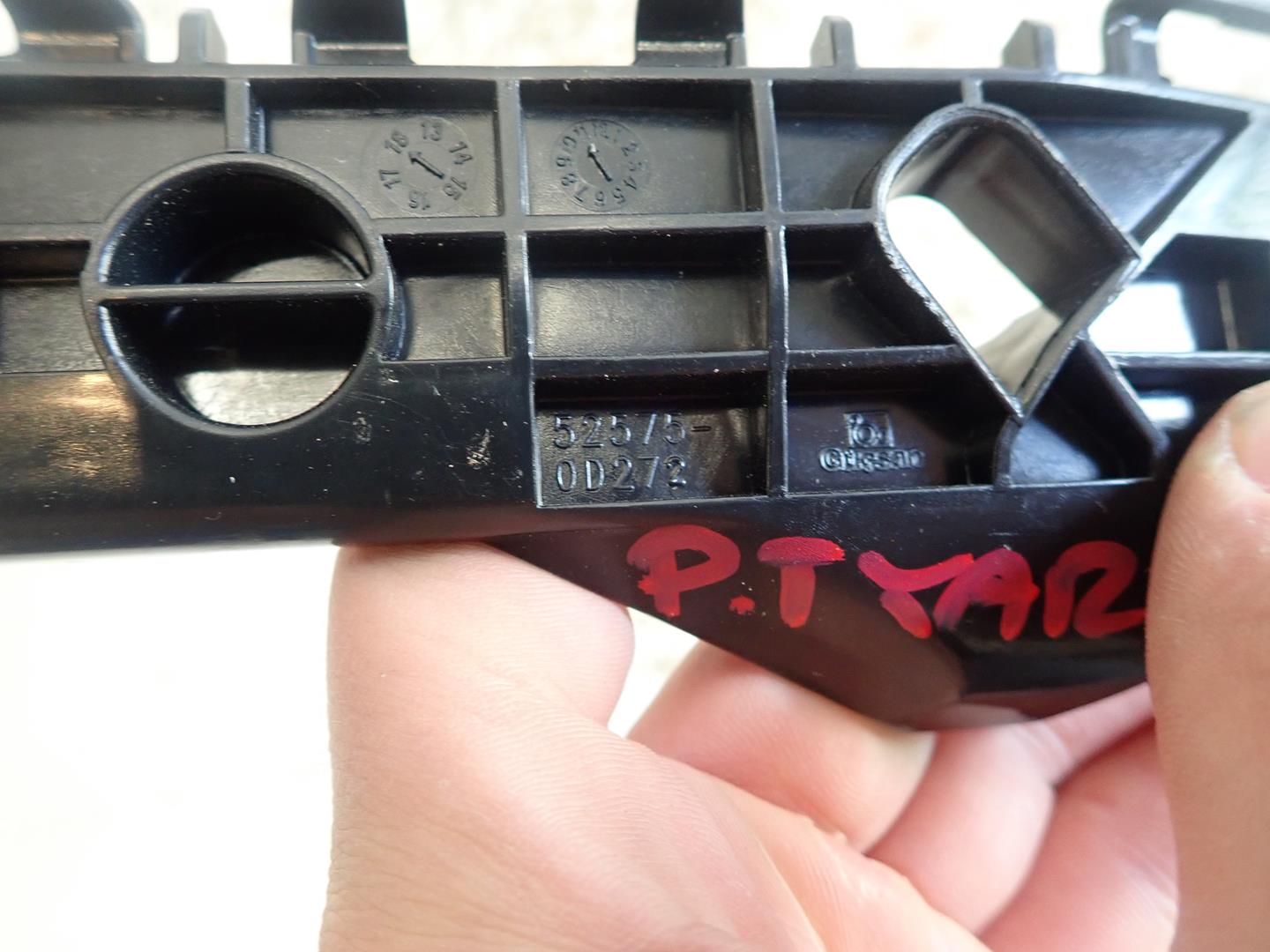bumper bracket right rear part TOYOTA YARIS III 2011