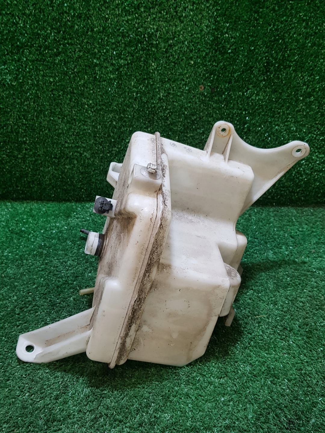 washer fluid tank TOYOTA AURIS 060851-252