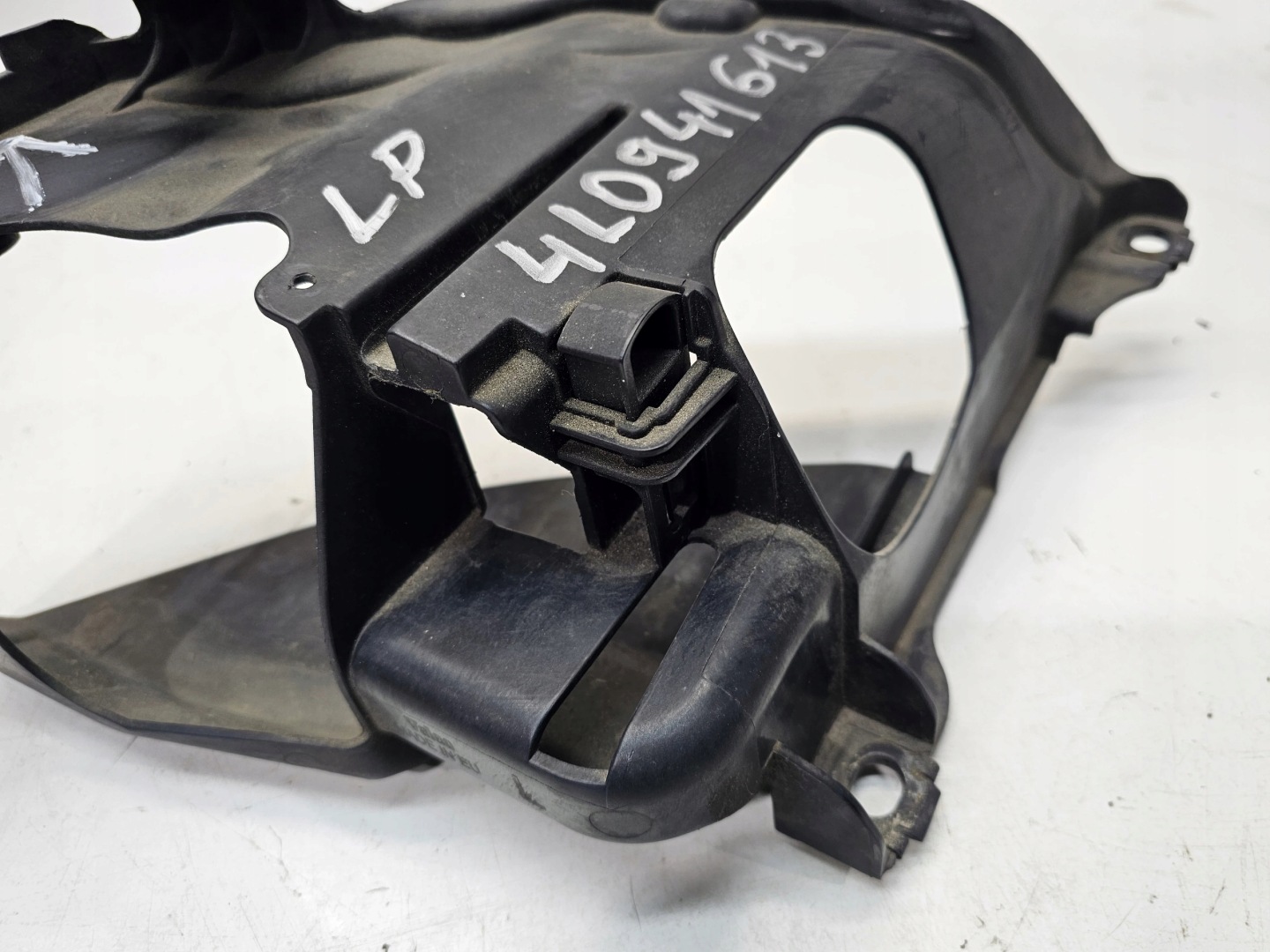 Support Support plaque REFLEKTORA Gauche AUDI Q7 4L 4L0941613