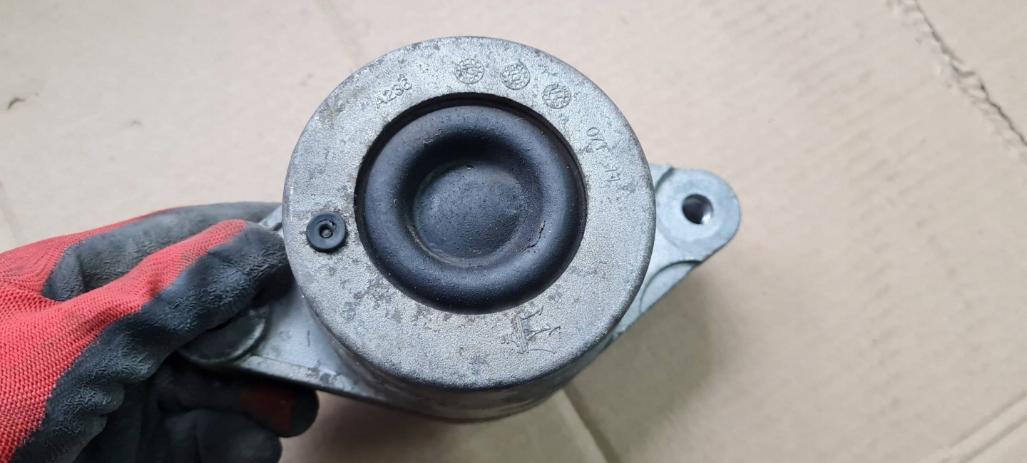 Maserati Quattroporte VI engine mount right 3.8 V8 6700048740