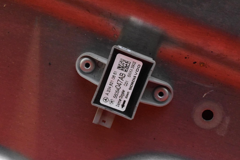 window regulator left front EU A2047660139 MERCEDES C-KLASA W204 07-12
