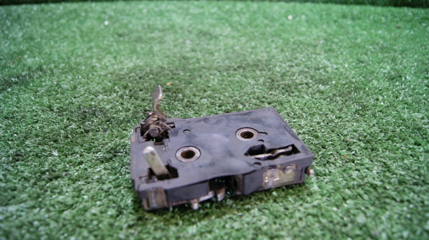 lock door left rear part rear VOLKSWAGEN PASSAT B4 357839015D