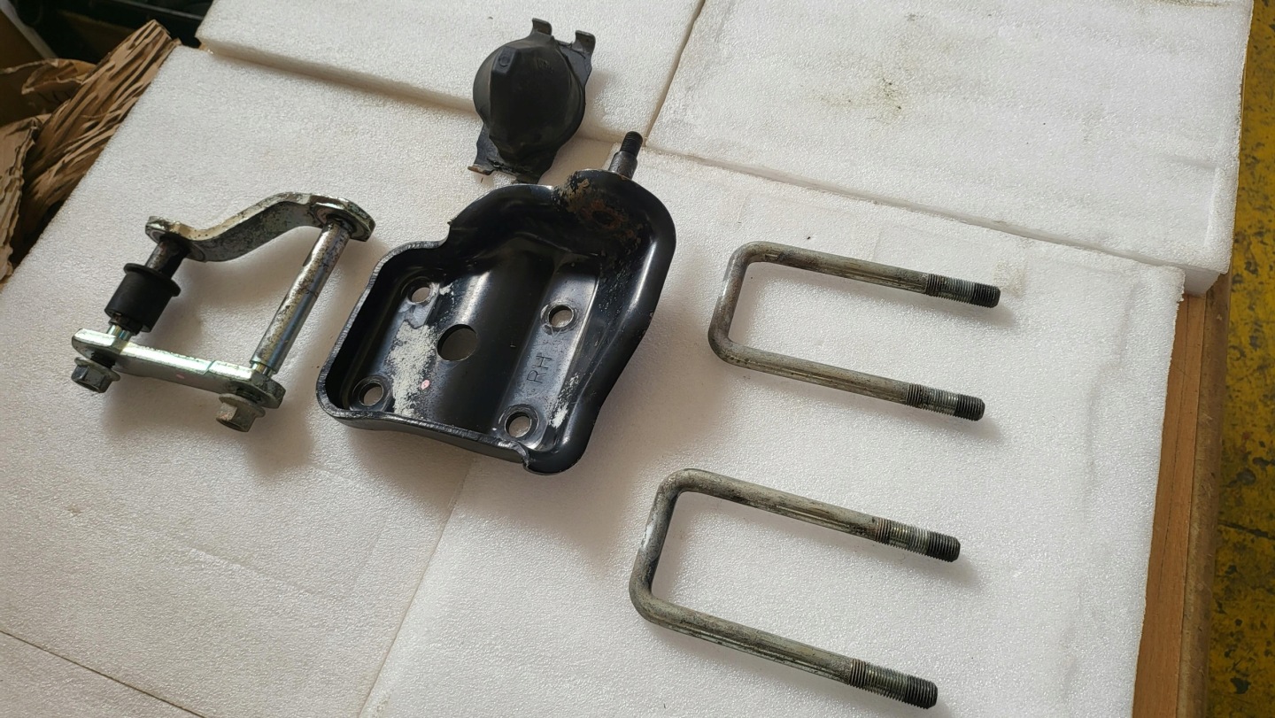 holder bracket Resoru right rear part ISUZU D MAX III 2021