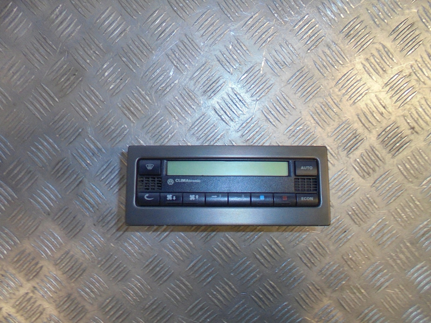 PANEL BOCCHETTE CLIMATRONIC VW GOLF IV (1J1) 1.8 T 3B1907044A HELLA