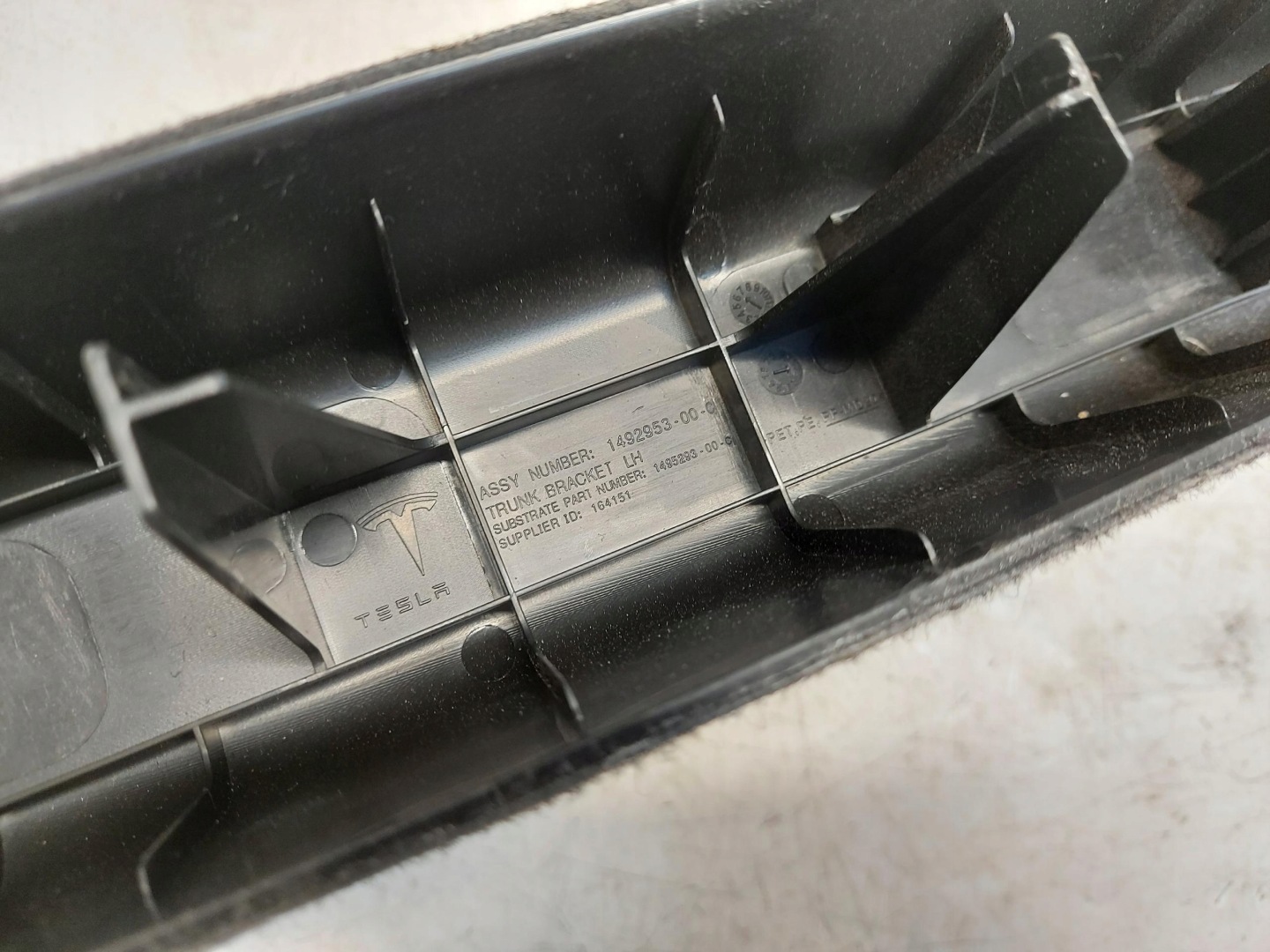 TESLA MODEL Y 2 moulding cover boot left rear part