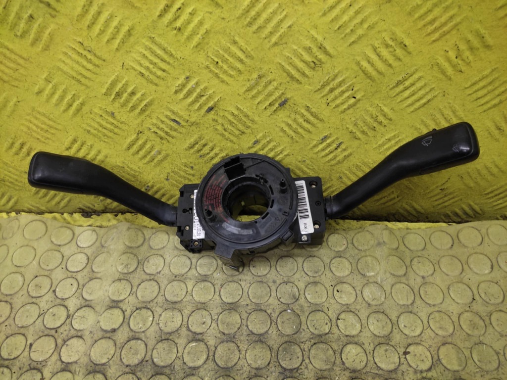 SKODA OCTAVIA et commande levier commodo sous volant 8L0953513G
