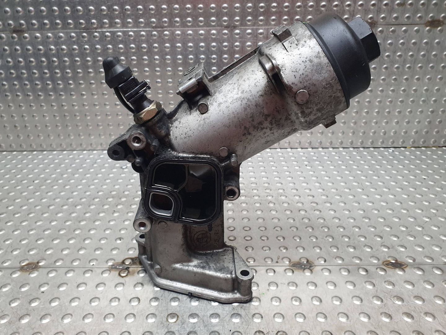 Ölfiltergehäuse 7787072 BMW E46 E87 E90 E60 X3 E83 2.0D M47
