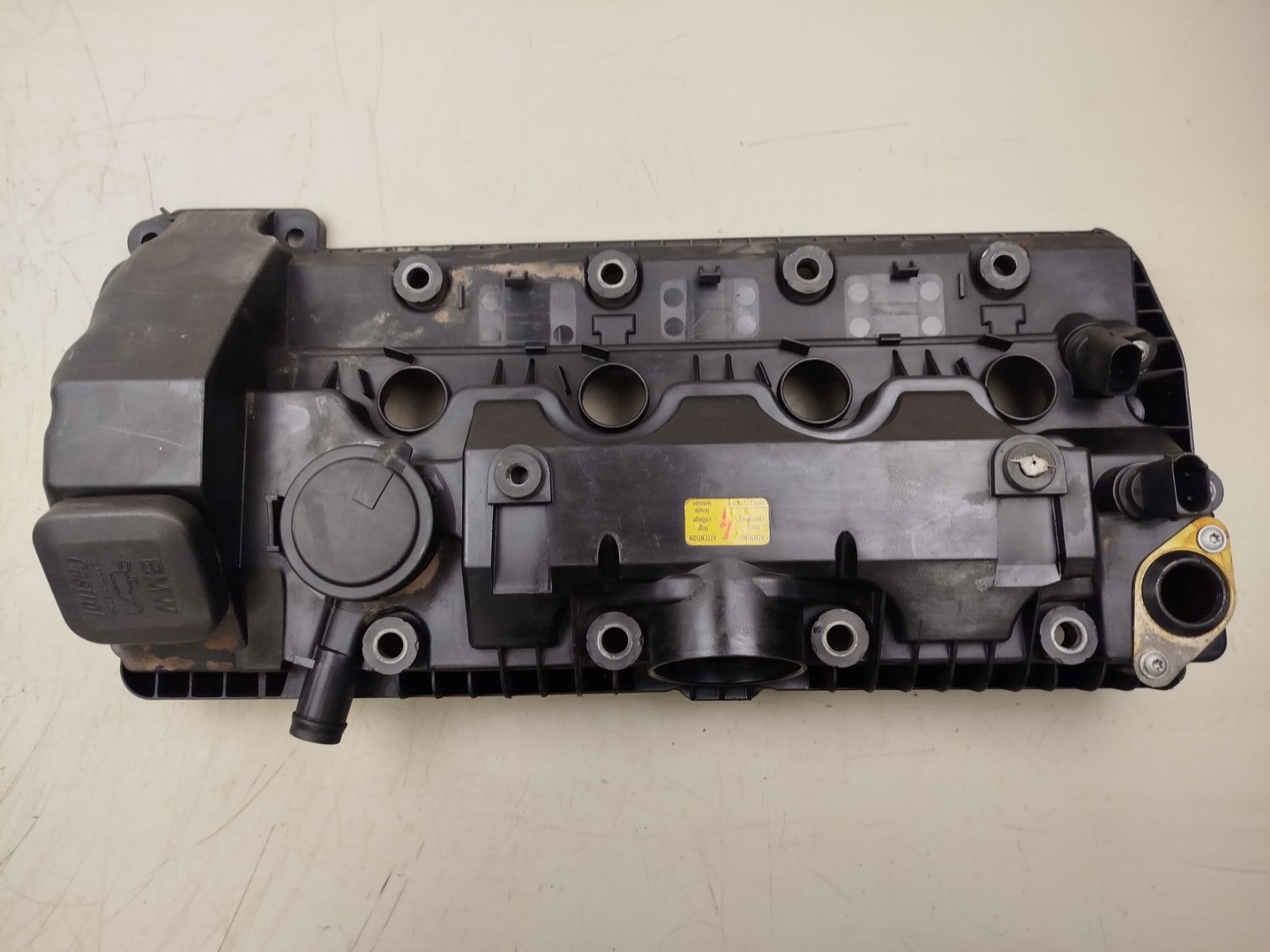 Abdeckung der Ventile BMW 3 11.12- 75180740 F01C310000