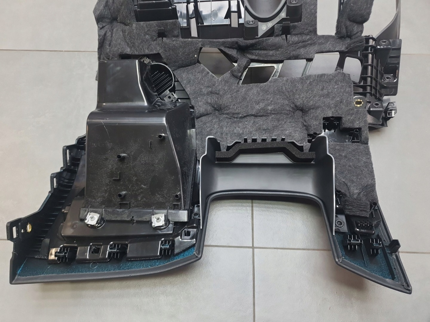 Audi Q8 passenger compartment below steering wheel, 4M8863075D