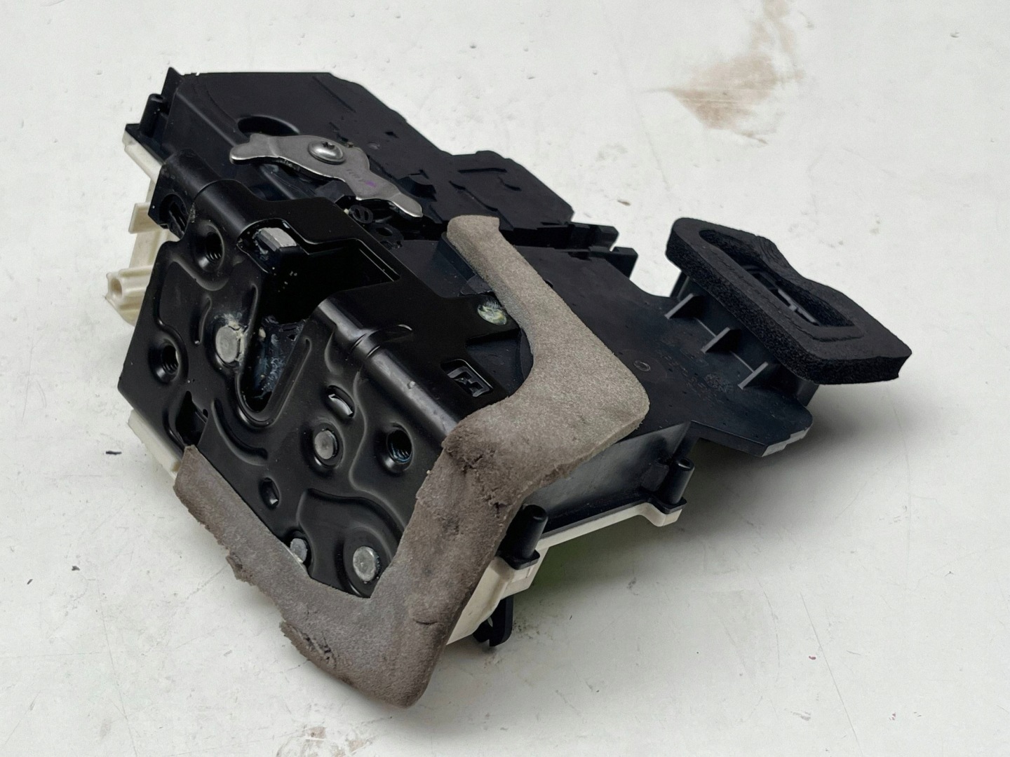 AUDI A6 C8 lock door right rear part 4K0839016Q @M